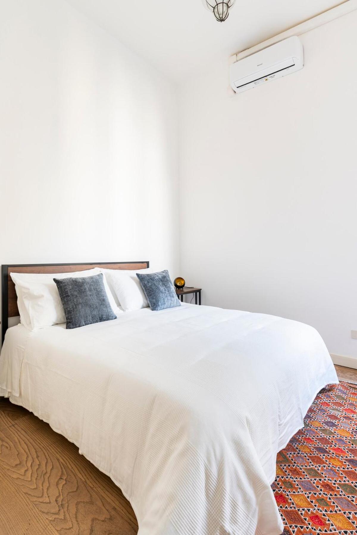 Apartment Principe House, Rome, 3 Bedroom 2 Bath, Elegant Full Of Light Rome