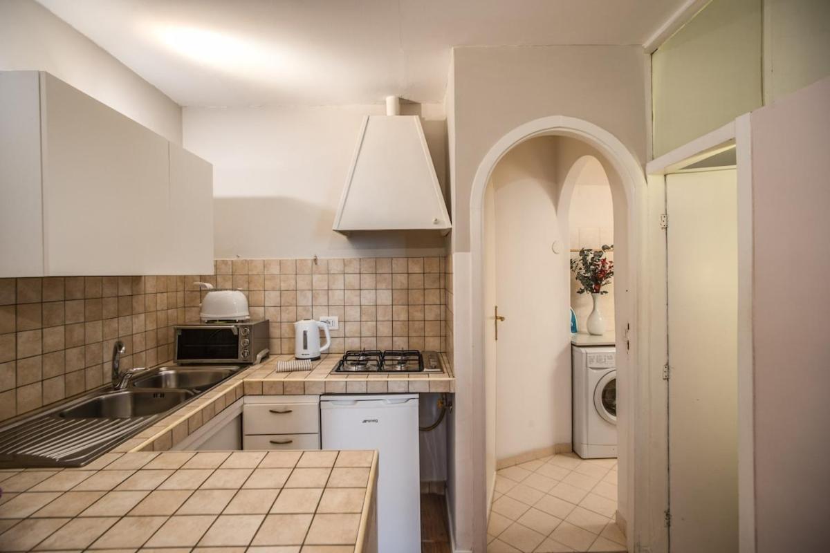 Cappellari Campo Dei Fiori Int 3 * Rome