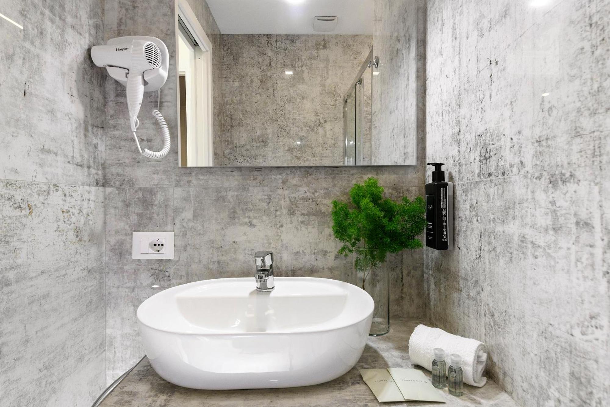 Tolu Relais * Rome