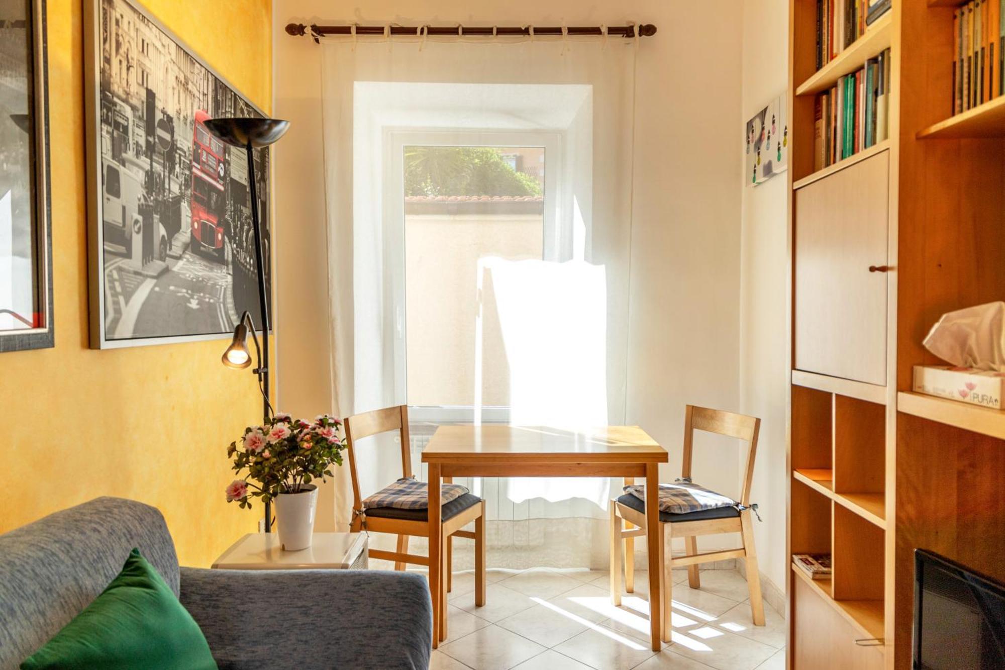 Bright And Cozy In Heart Of Ponte Milvio Rome