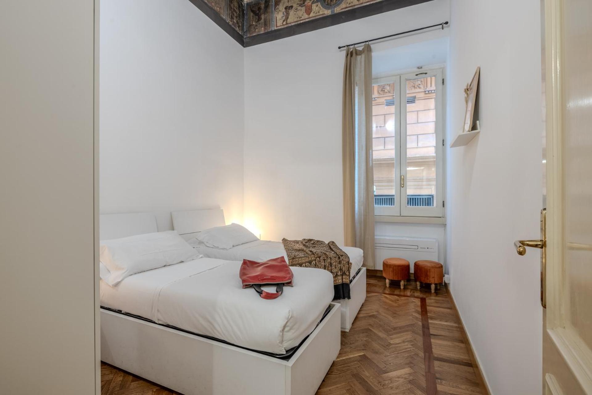 Appartamento Storico In Zona Barberini *