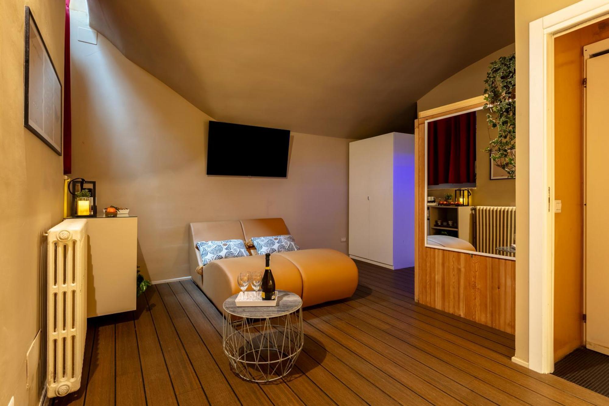 Romac Coronari With Gym, Sauna And Garden