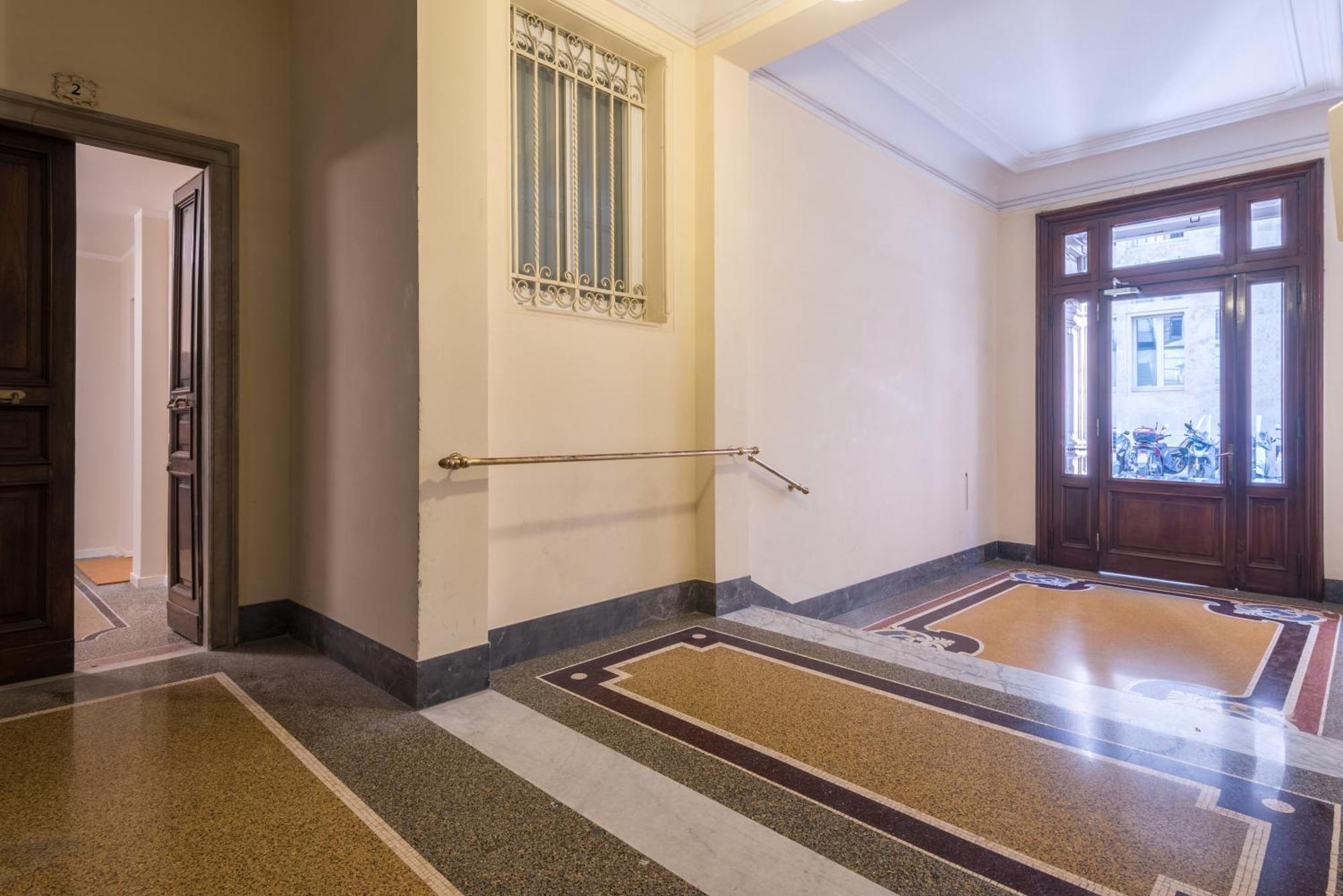 Apartment C3 Class Apartment, 2 Da Letto, 2 Bagni, Giardino Distante 15 Minuti A Piedi Da Fontana Di Trevi Rome