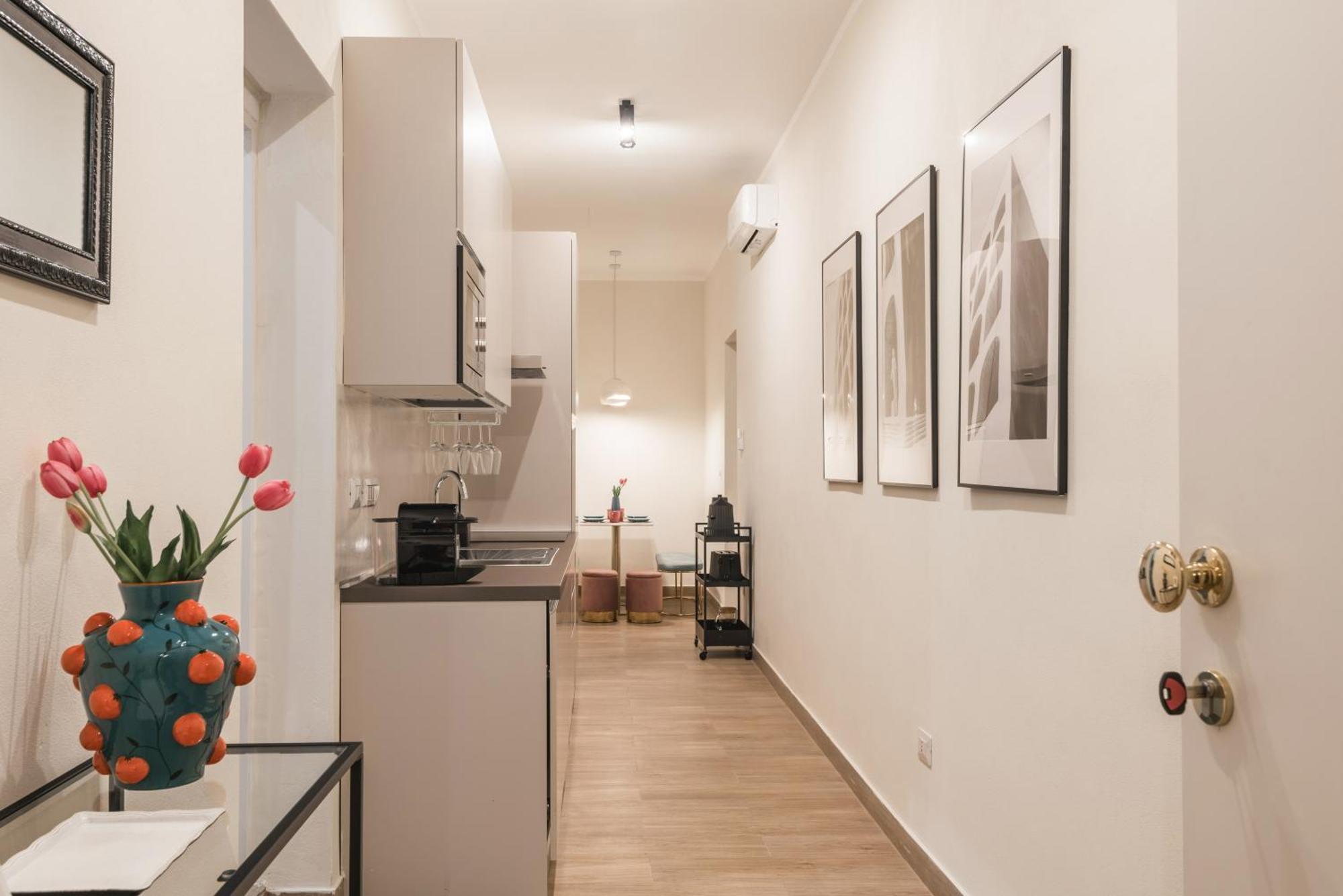 C3 Class Apartment, 2 Da Letto, 2 Bagni, Giardino Distante 15 Minuti A Piedi Da Fontana Di Trevi Apartment