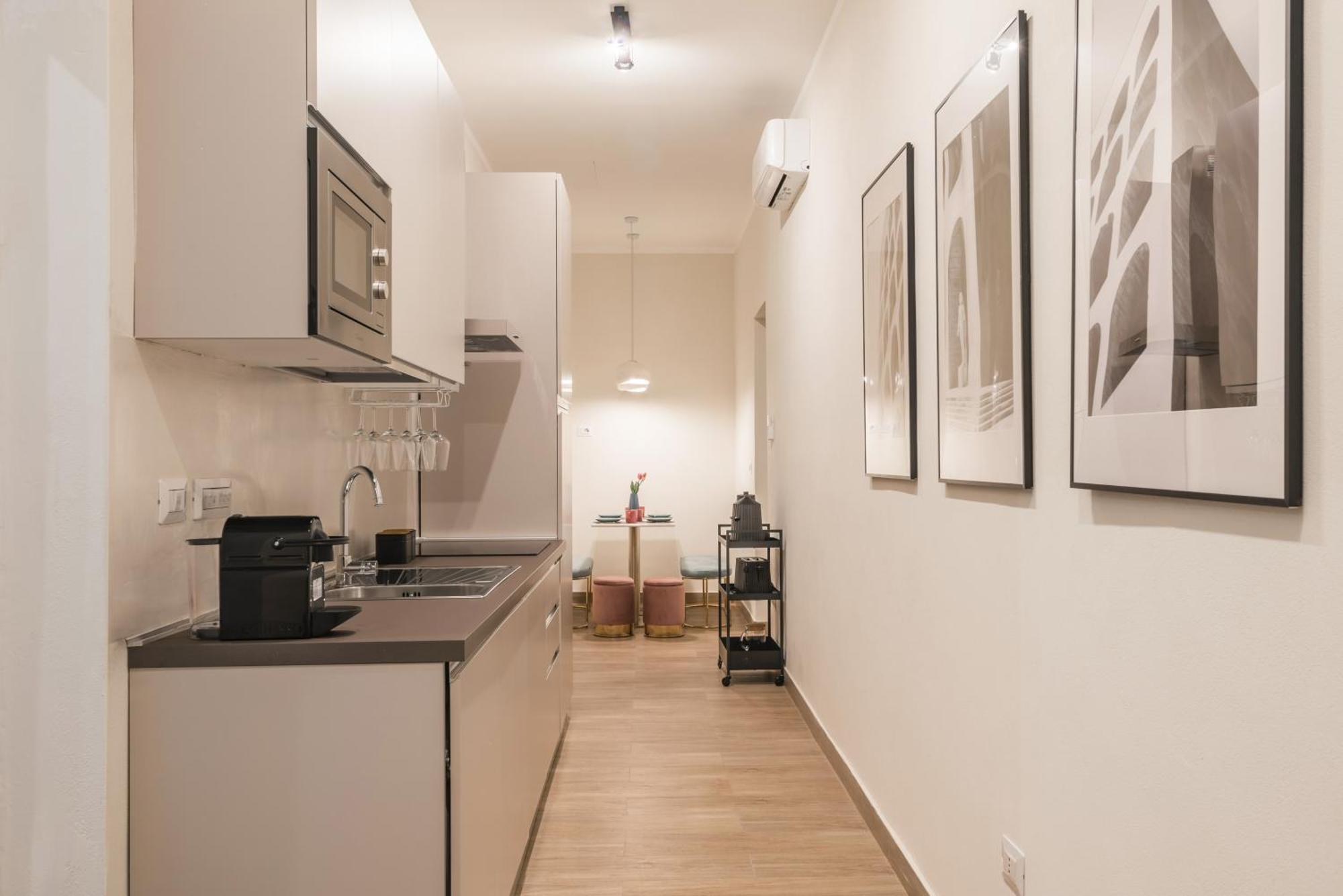C3 Class Apartment, 2 Da Letto, 2 Bagni, Giardino Distante 15 Minuti A Piedi Da Fontana Di Trevi *