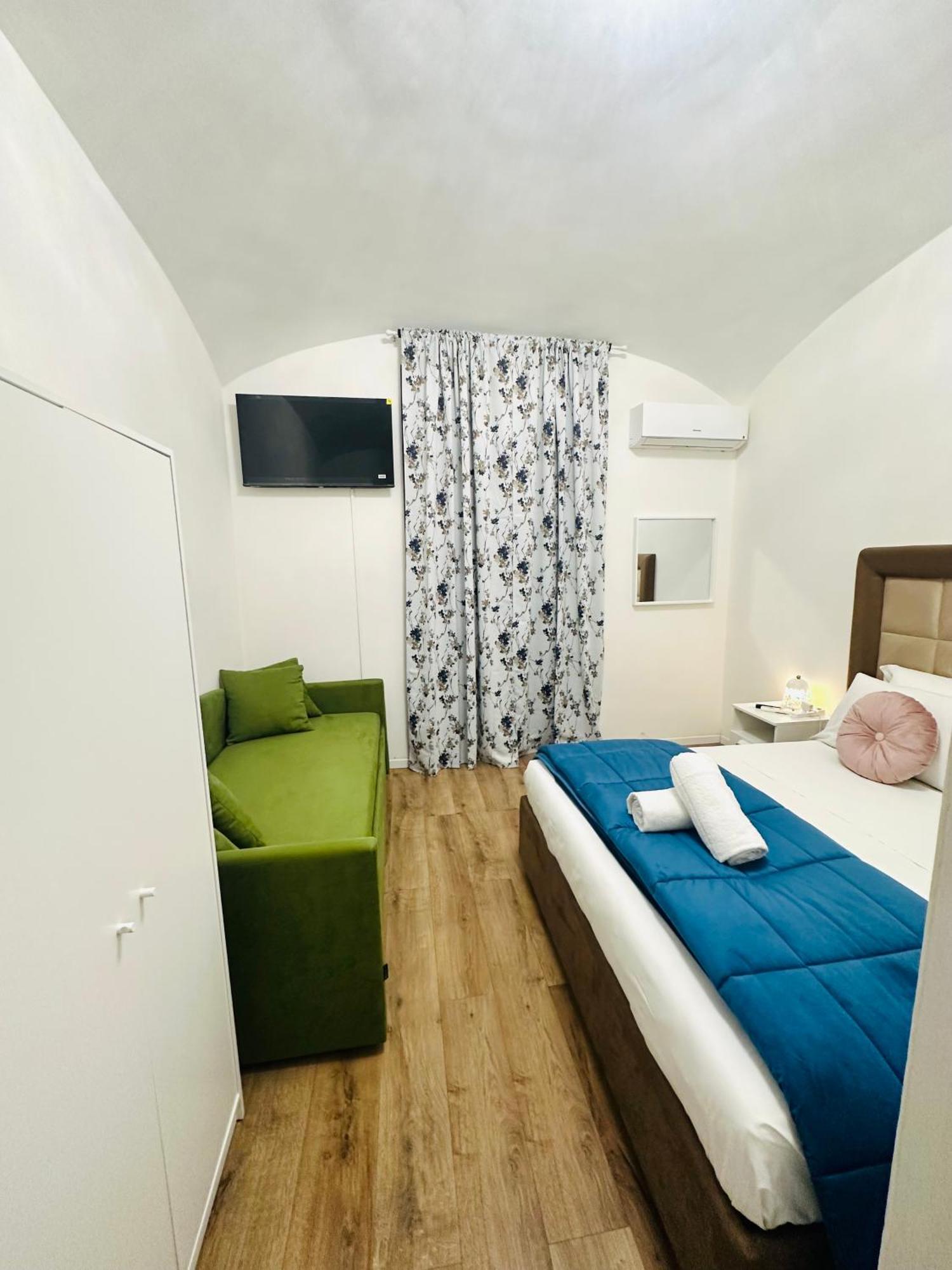 Western Termini Guest house