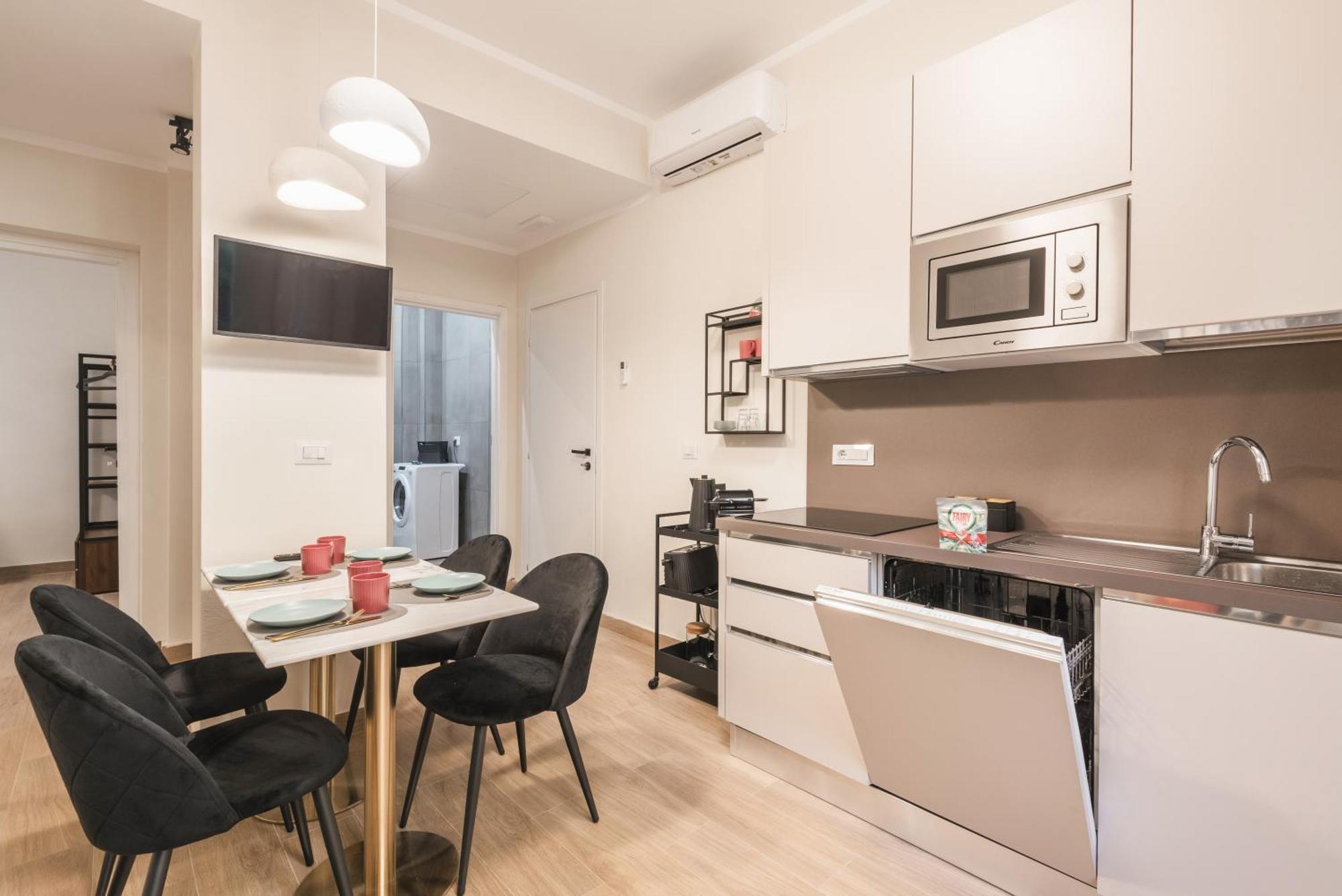 C1 Class Apartments, 2 Delux, Max 6 Persone Distante 15 Minuti A Piedi Da Fontana Di Trevi Rome