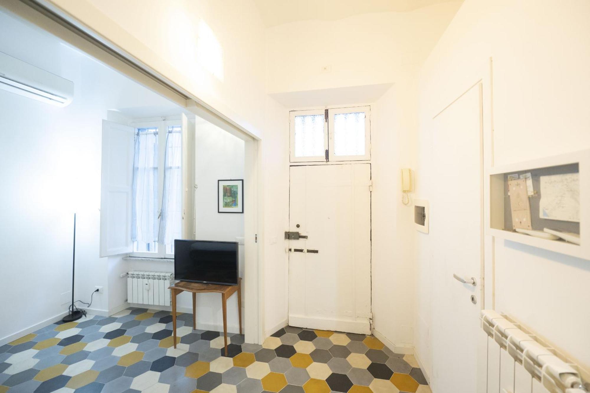 Eclectic In Trendy San Lorenzo Rome