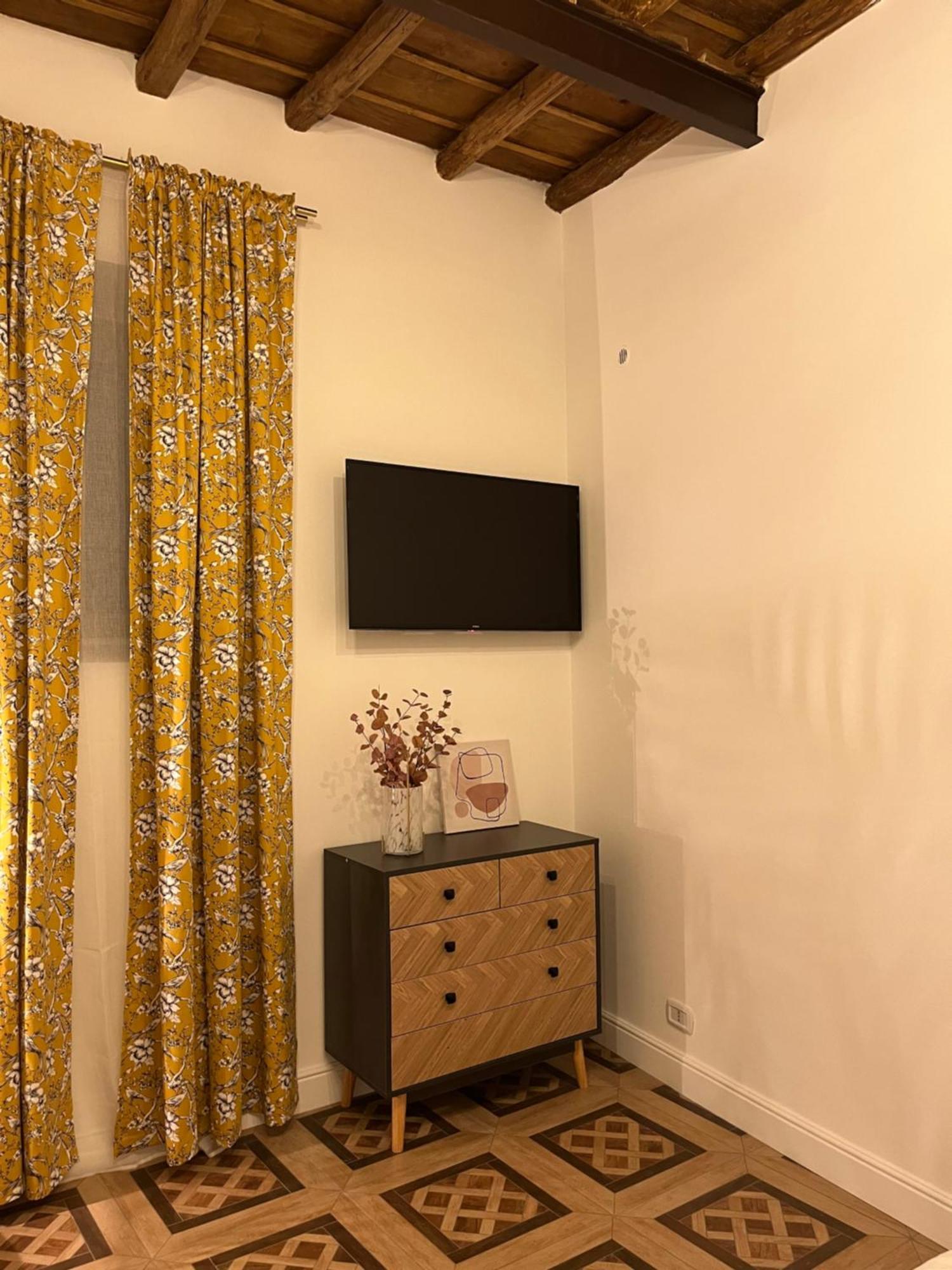Urbana 33 Guest house