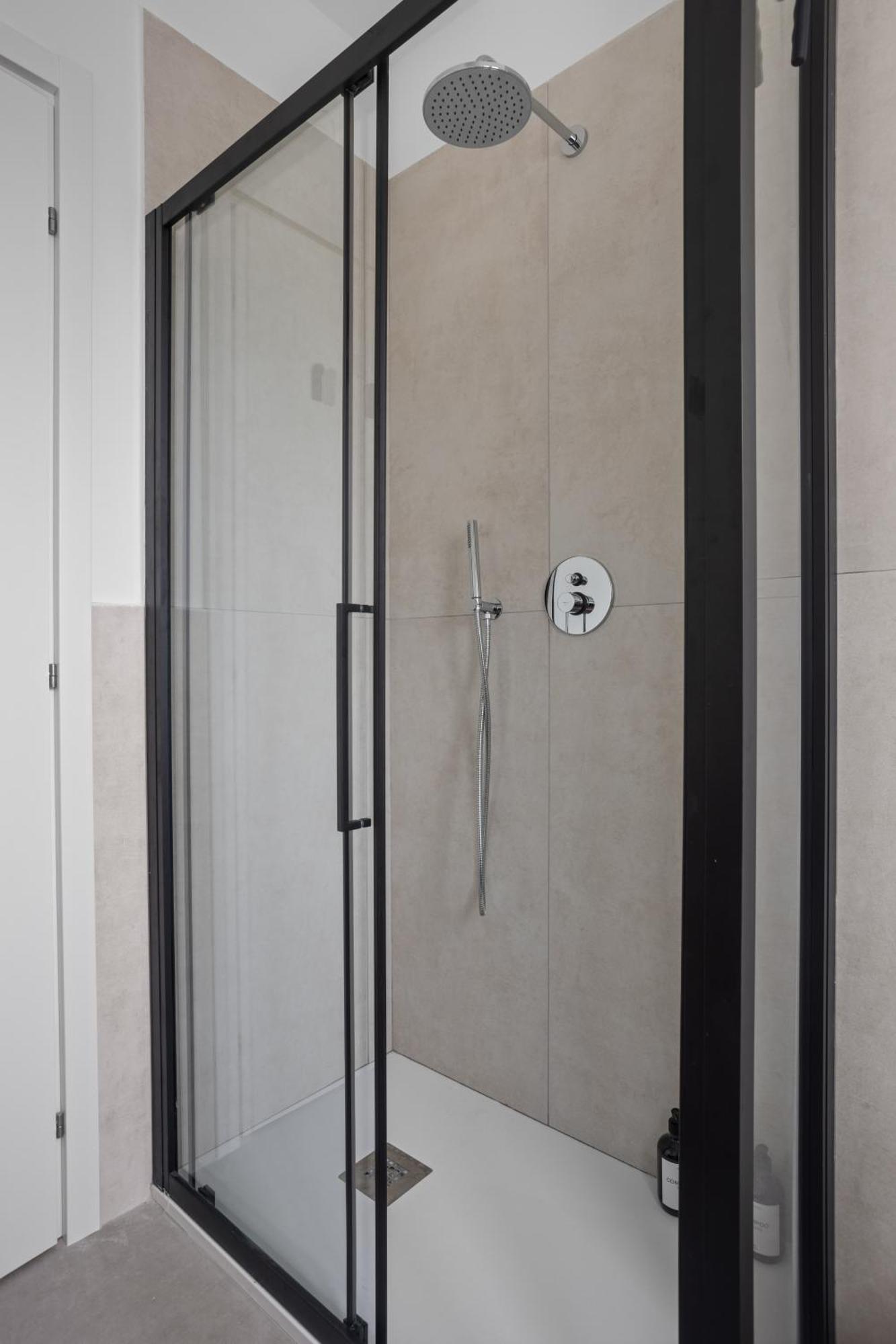 The Poolside House - New 2 Bedroom With Terrace Apartment Rome