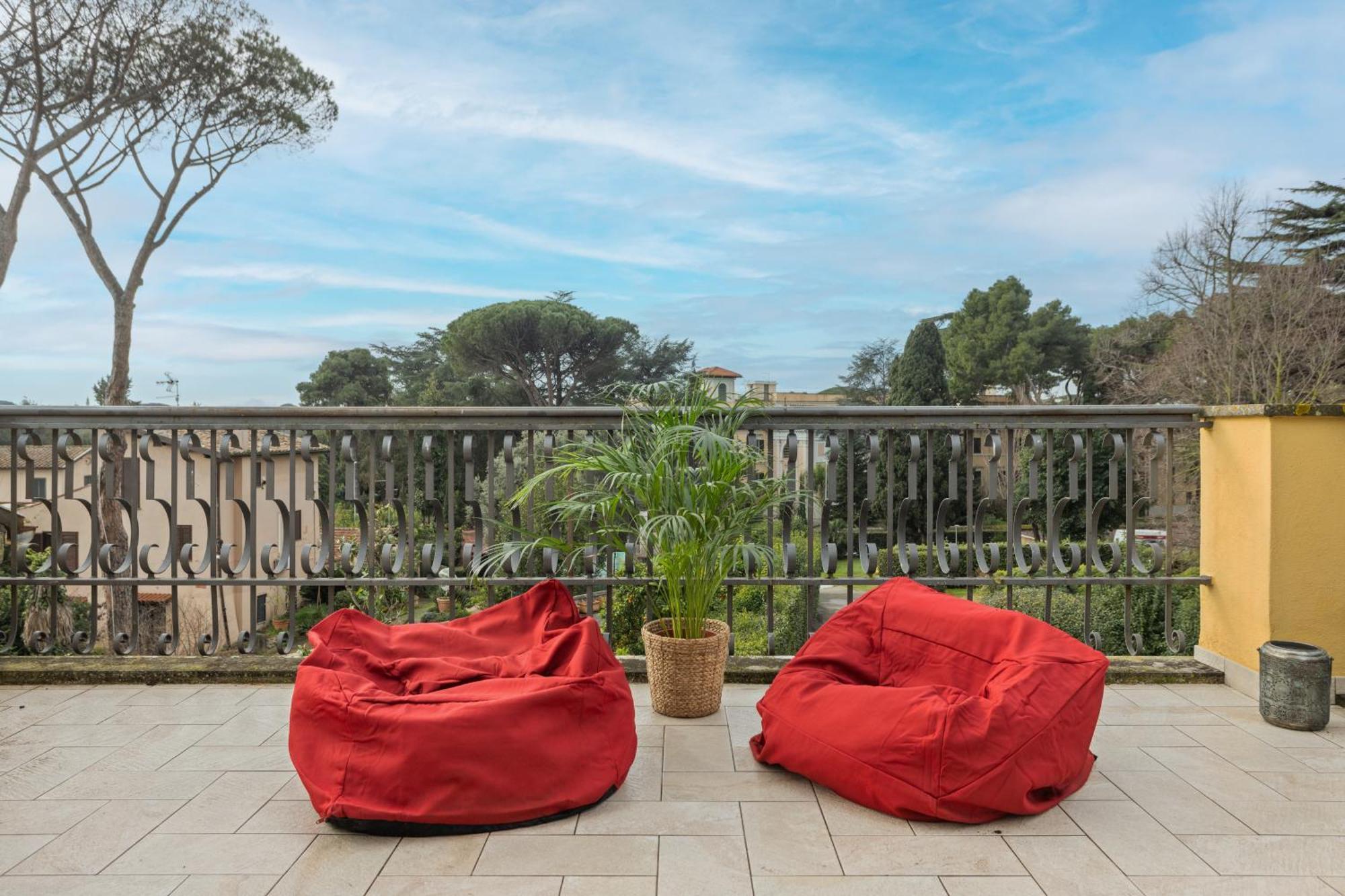 The Poolside House - New 2 Bedroom With Terrace Apartment