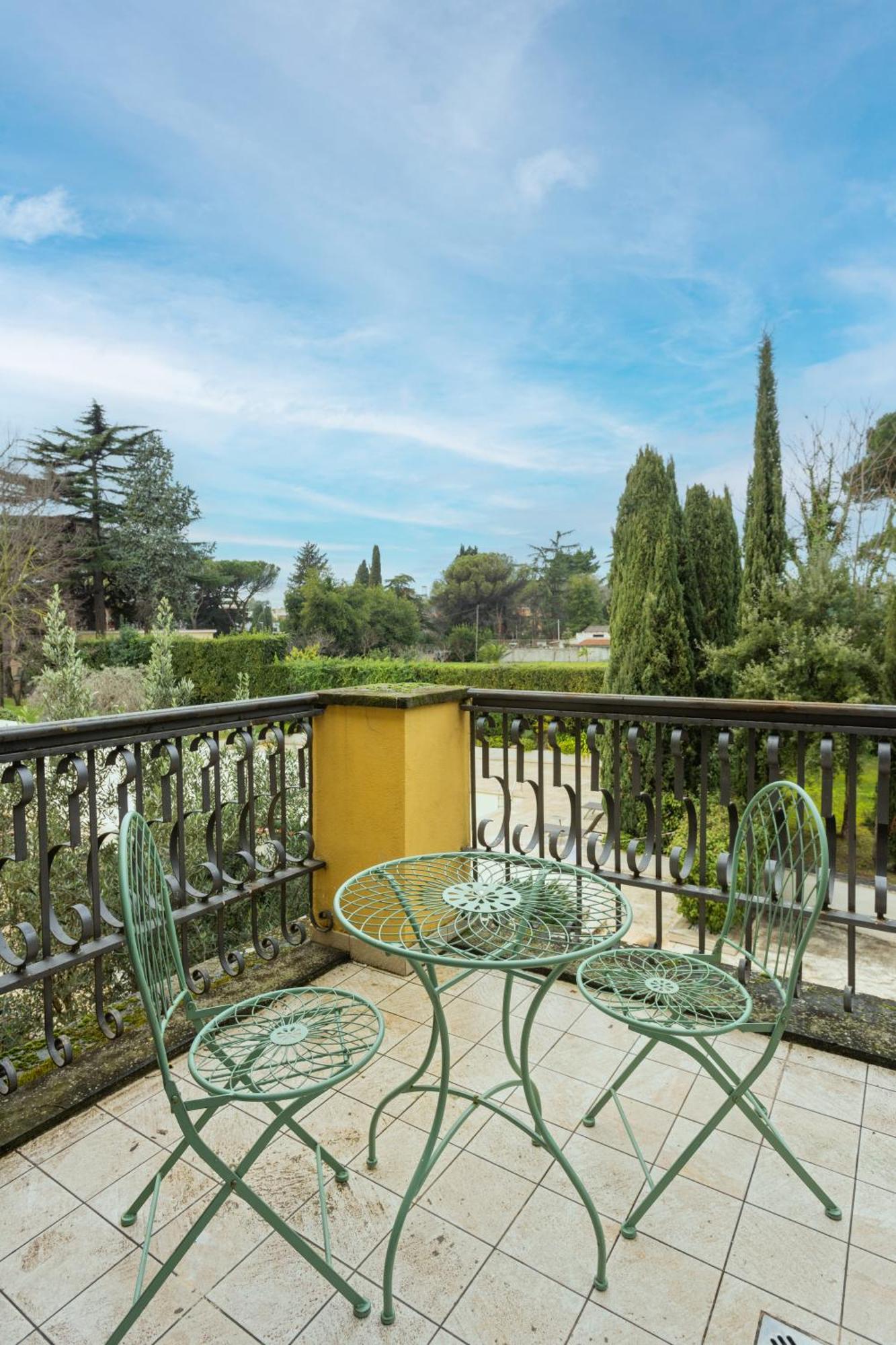 The Poolside House - New 2 Bedroom With Terrace Rome