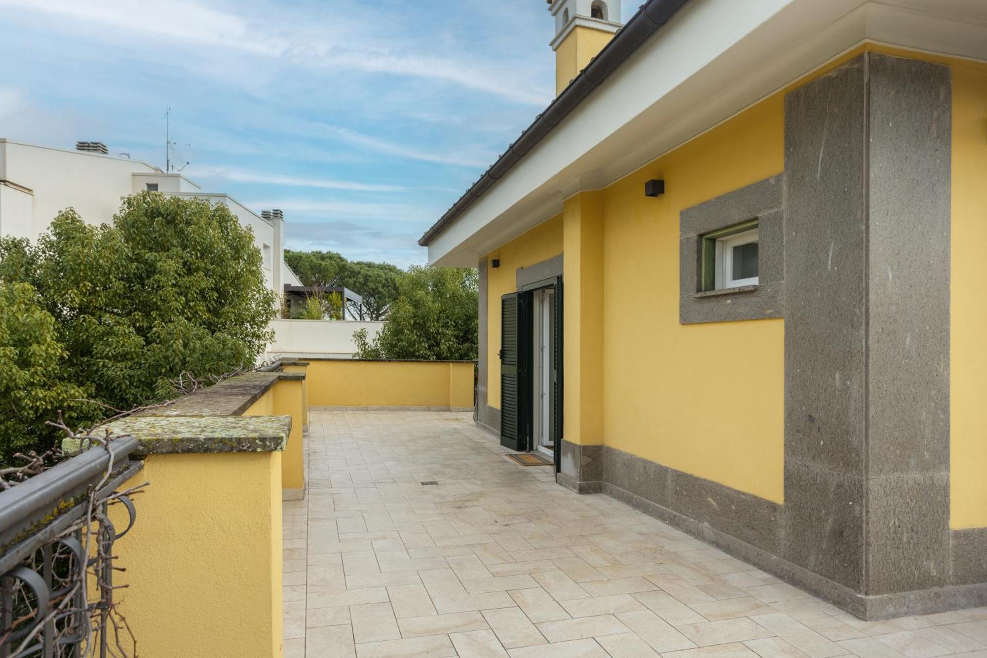 The Poolside House - New 2 Bedroom With Terrace Apartment Rome
