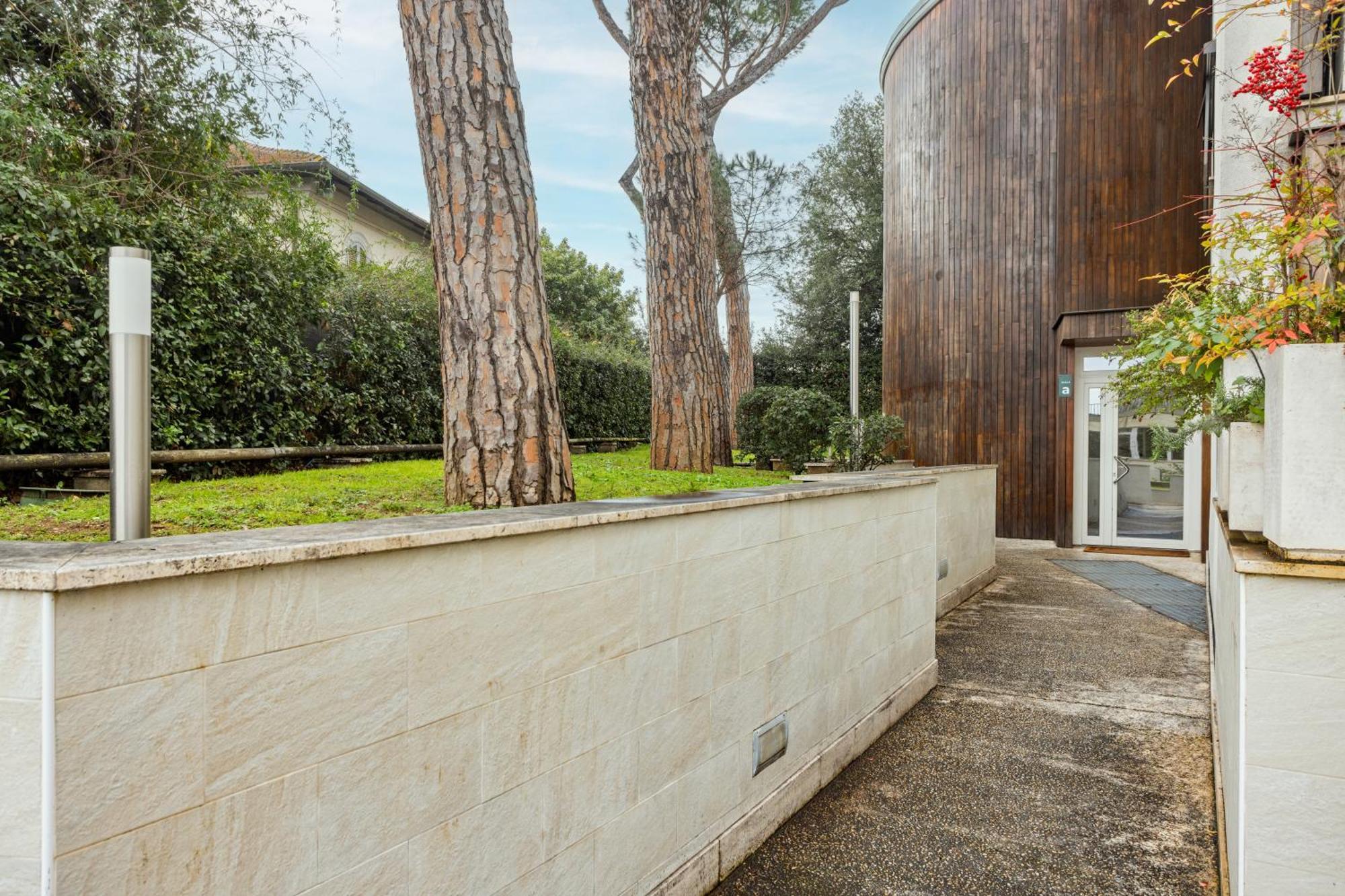 The Poolside House - New 2 Bedroom With Terrace Apartment Rome