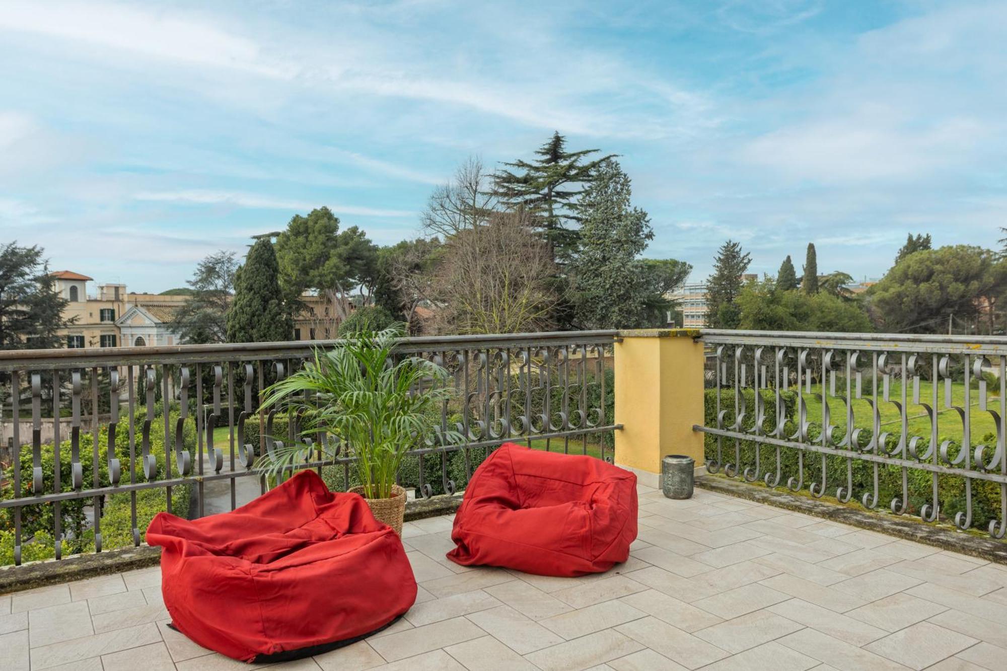 The Poolside House - New 2 Bedroom With Terrace Apartment *