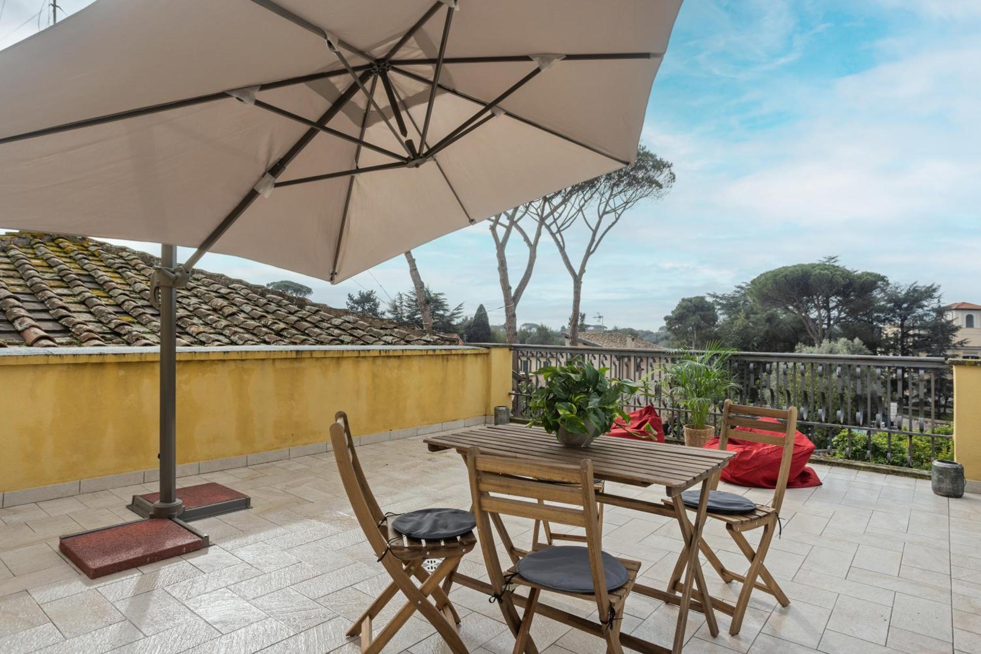 The Poolside House - New 2 Bedroom With Terrace Apartment Rome