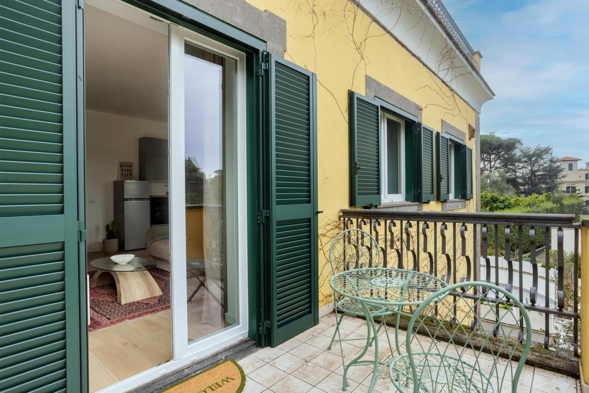 The Poolside House - New 2 Bedroom With Terrace Apartment Rome