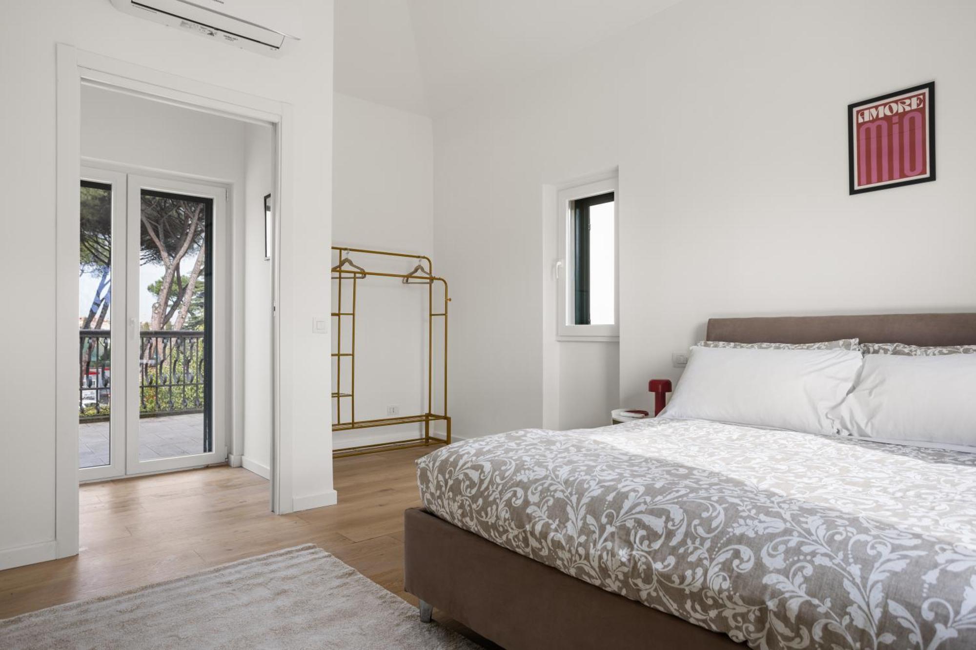 The Poolside House - New 2 Bedroom With Terrace Apartment Rome