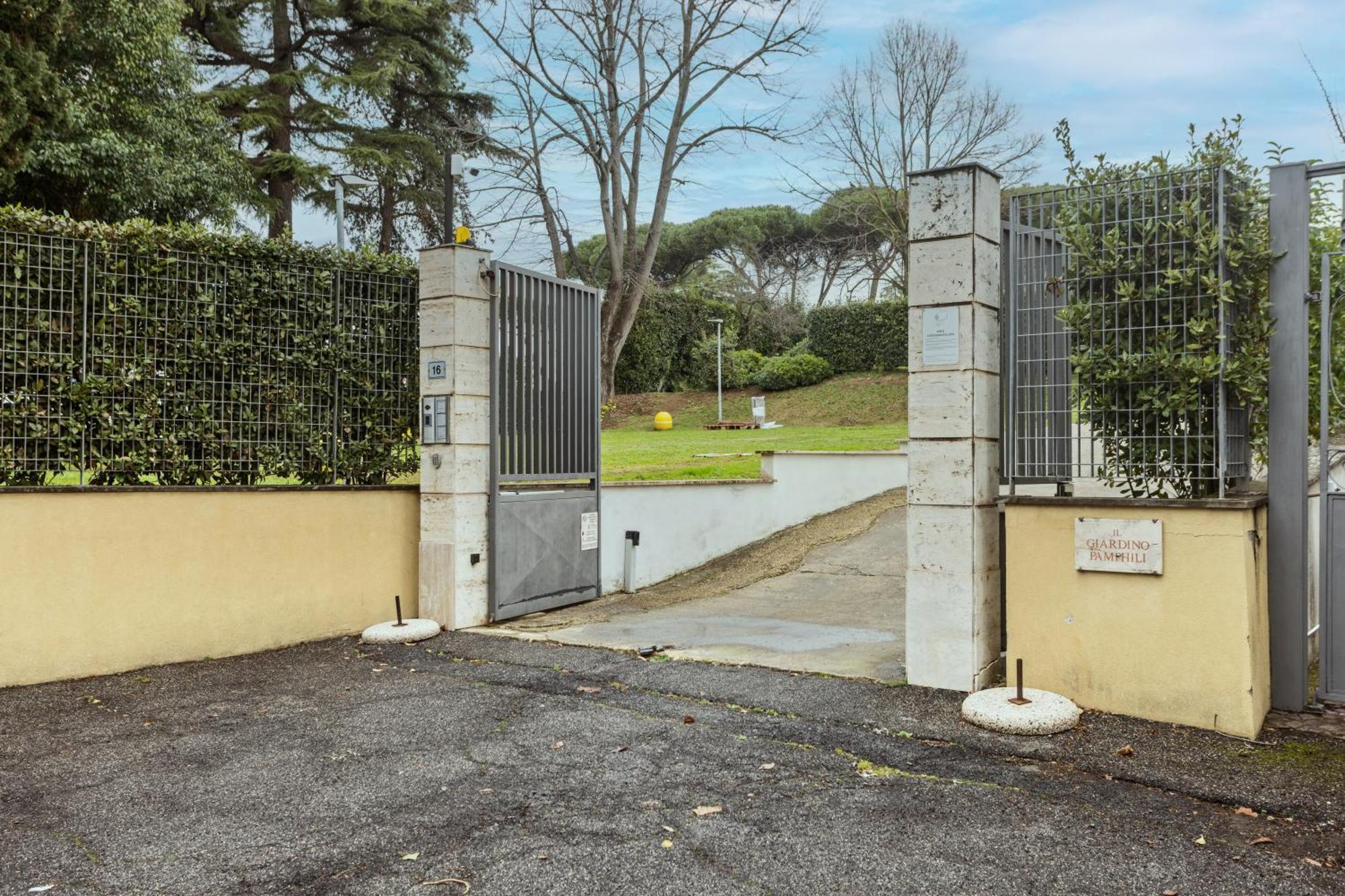 The Poolside House - New 2 Bedroom With Terrace Rome
