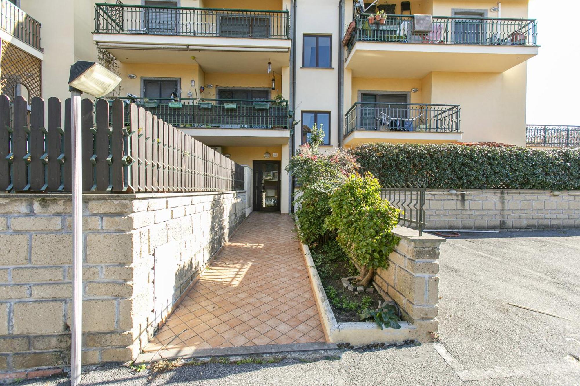 Casa Moderna Con Giardino
