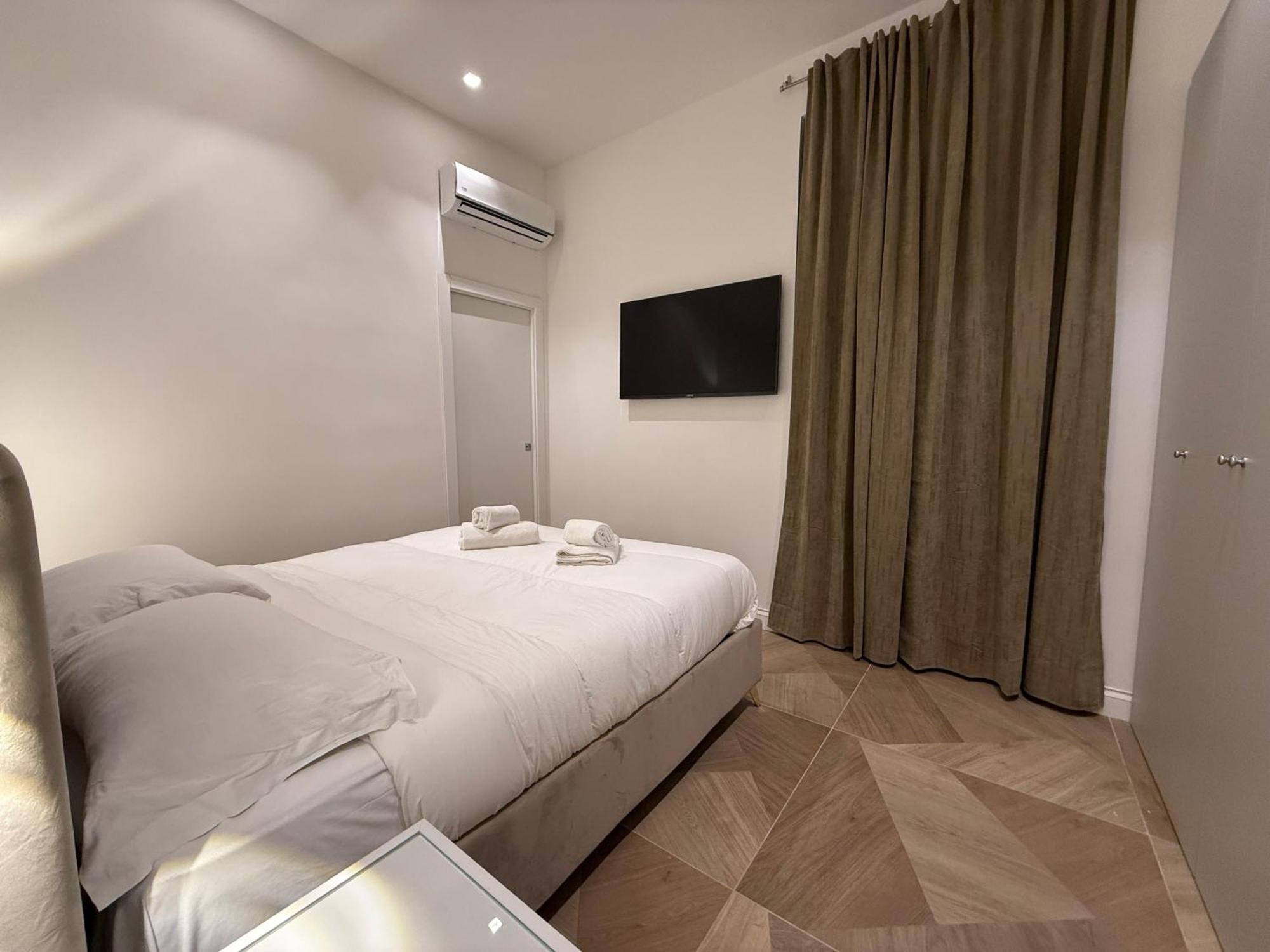 Luxury Apartments, Piazza Di Spagna Apartment *