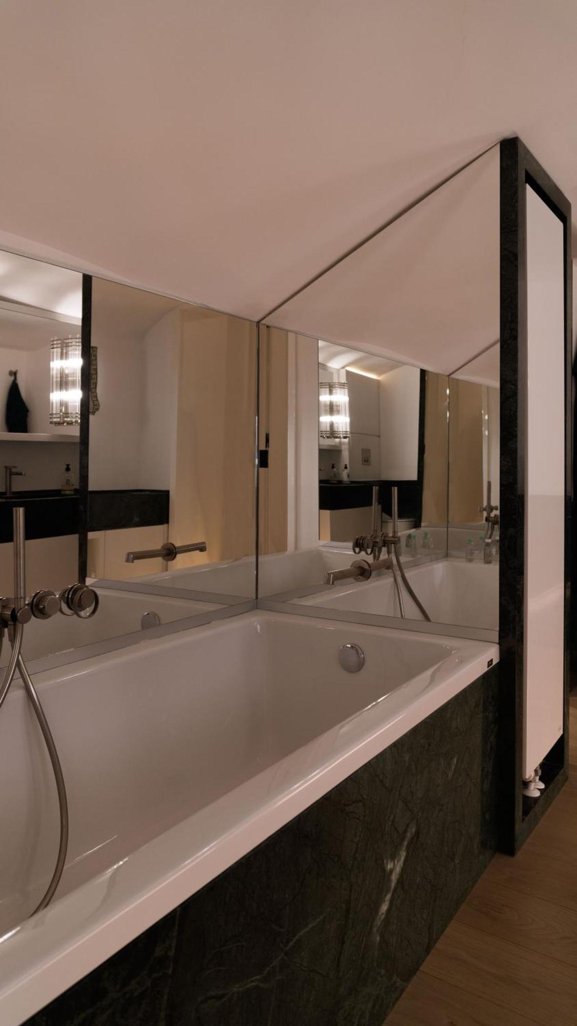 Luxury Borghese Loft Apartment Rome
