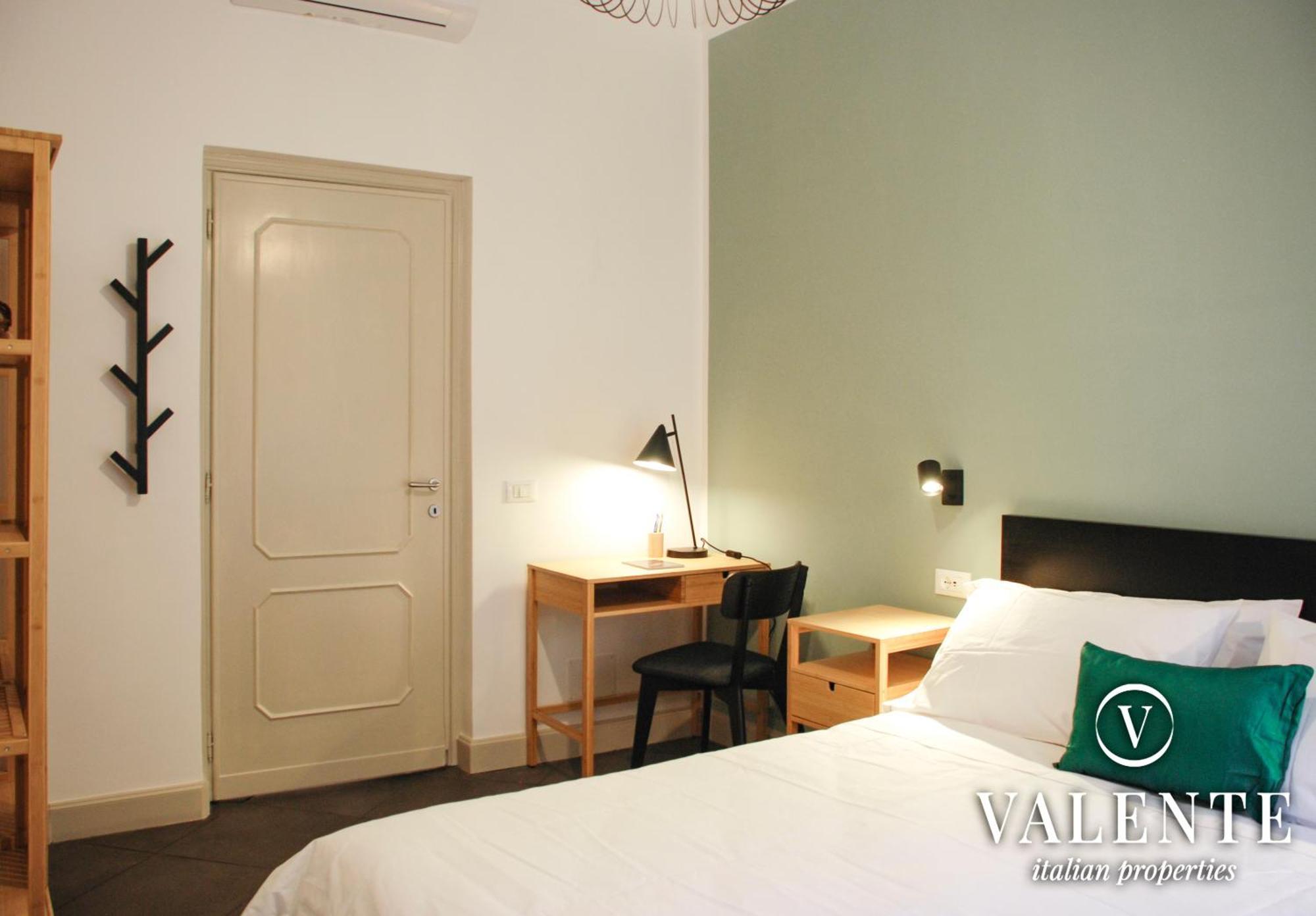 Piramide - 20min Walking From Colosseum - 1min From Metro Station - Valente Italian Apartment *