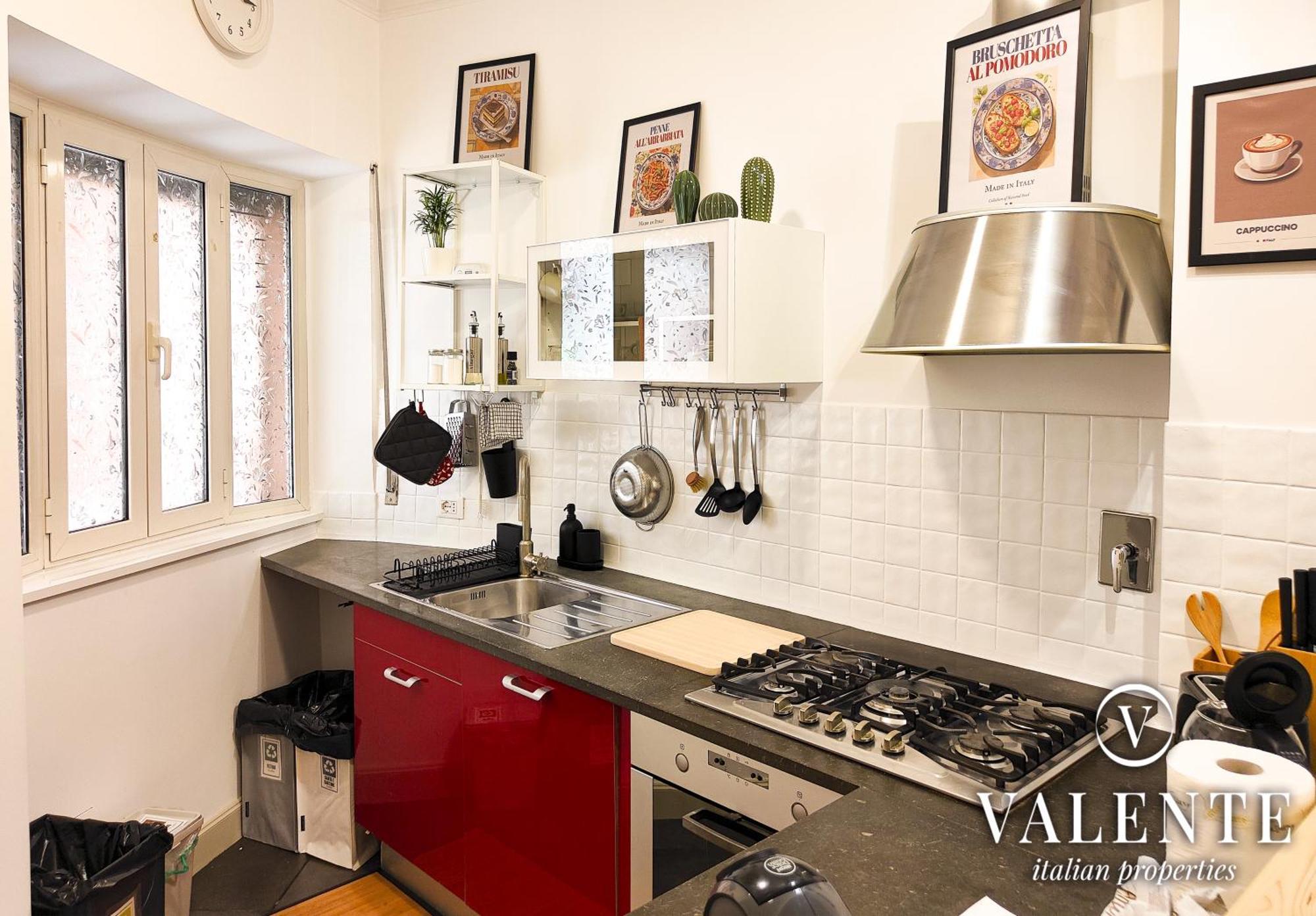 Apartment Piramide - 20min Walking From Colosseum - 1min From Metro Station - Valente Italian