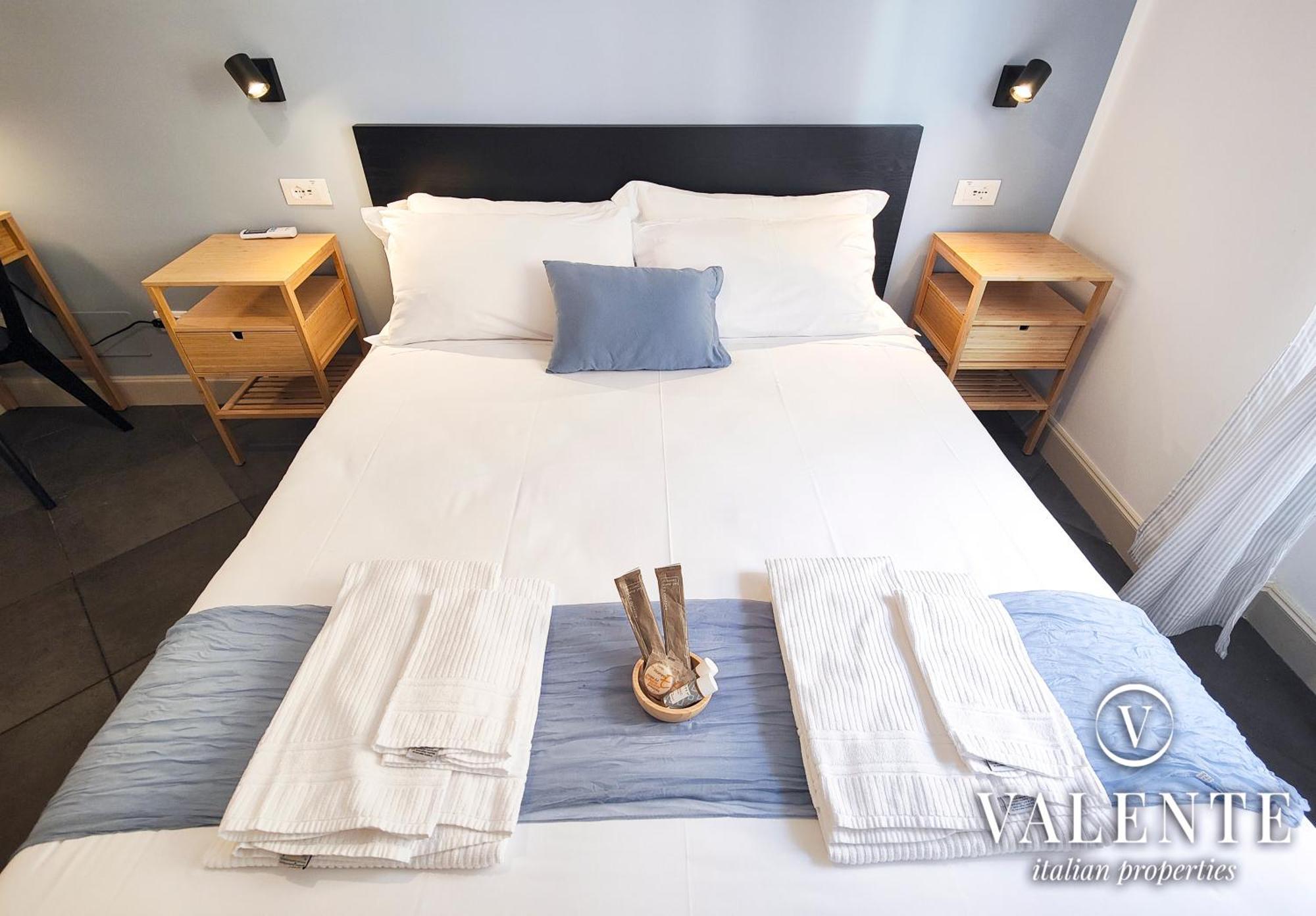 Apartment Piramide - 20min Walking From Colosseum - 1min From Metro Station - Valente Italian Rome