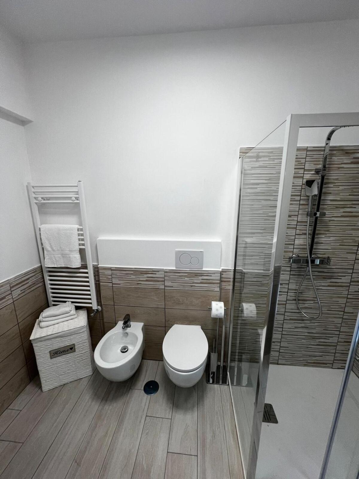 Elegant & Spacious 2br 2ba Unit With Private Patio Apartment *
