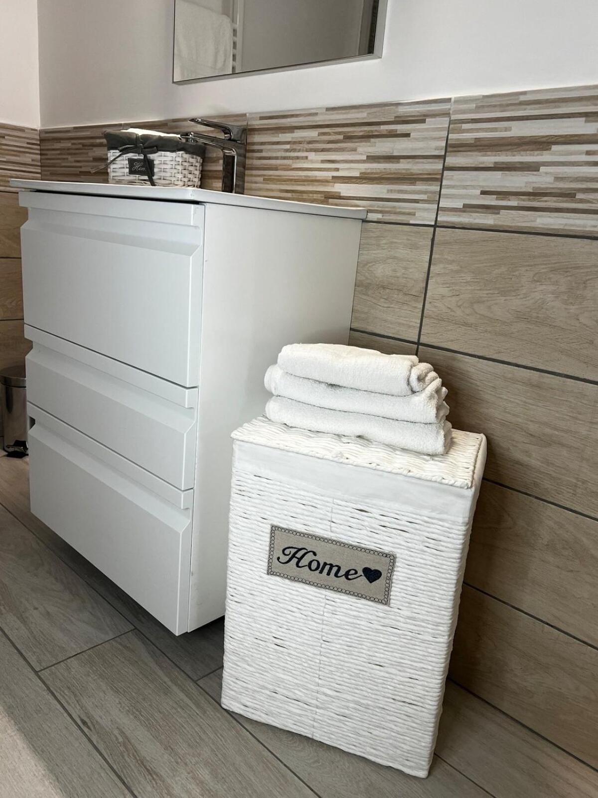 Elegant & Spacious 2br 2ba Unit With Private Patio *
