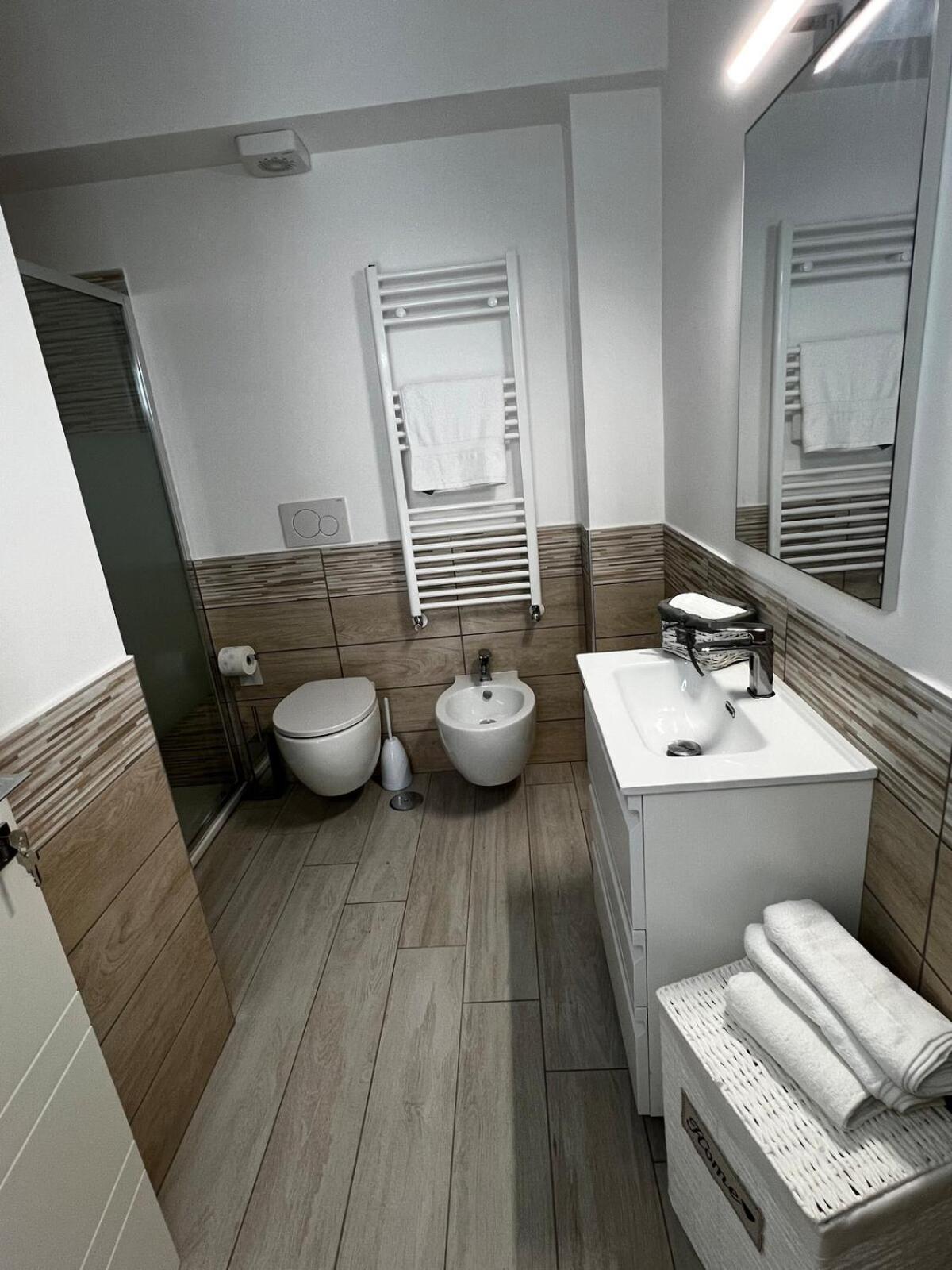 Elegant & Spacious 2br 2ba Unit With Private Patio *