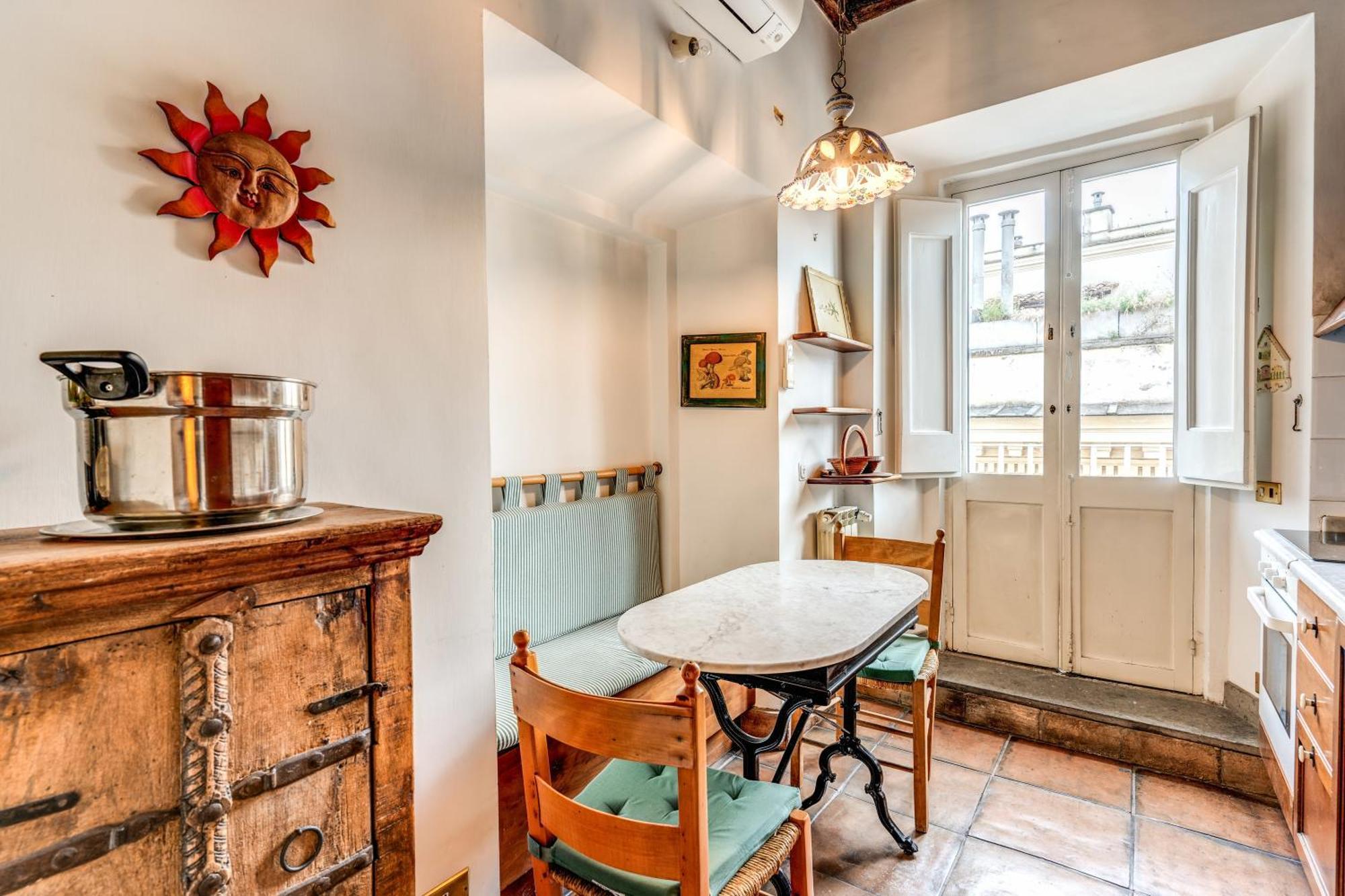 Flat With Lovely Views Near Piazza Navona
