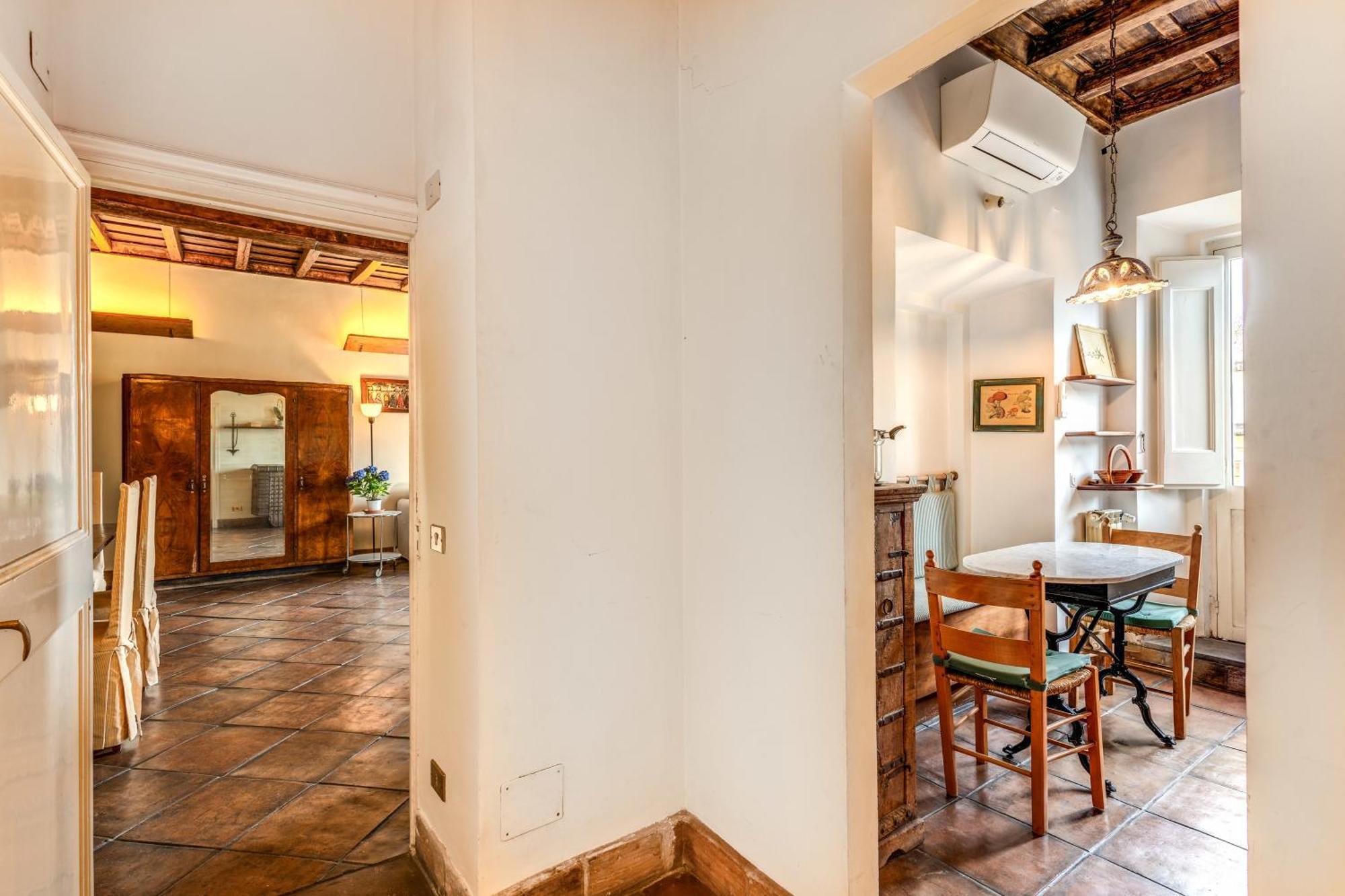 Flat With Lovely Views Near Piazza Navona Apartment