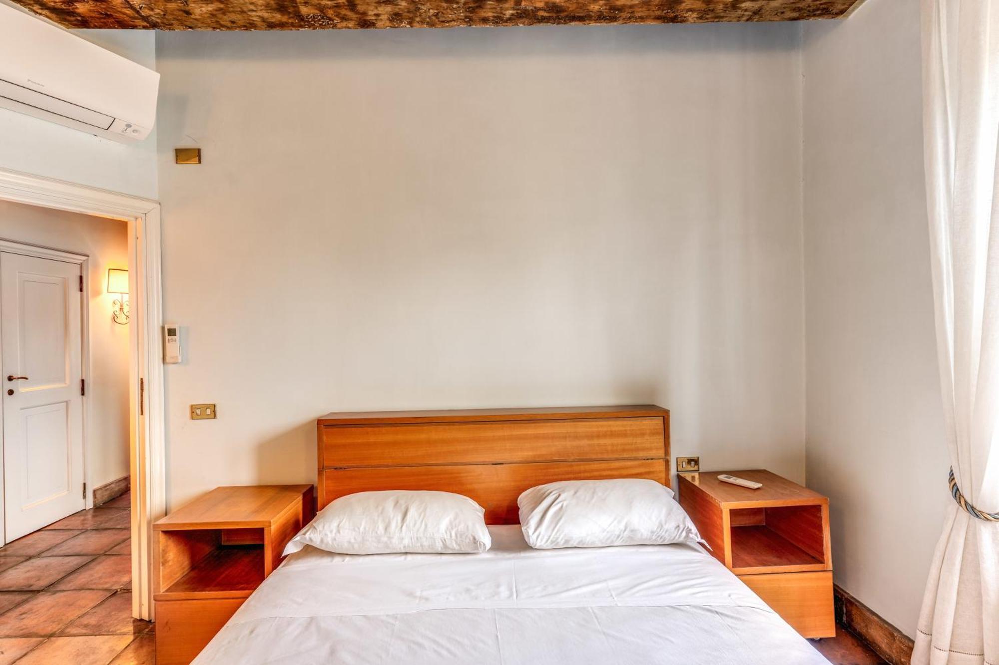 Apartment Flat With Lovely Views Near Piazza Navona