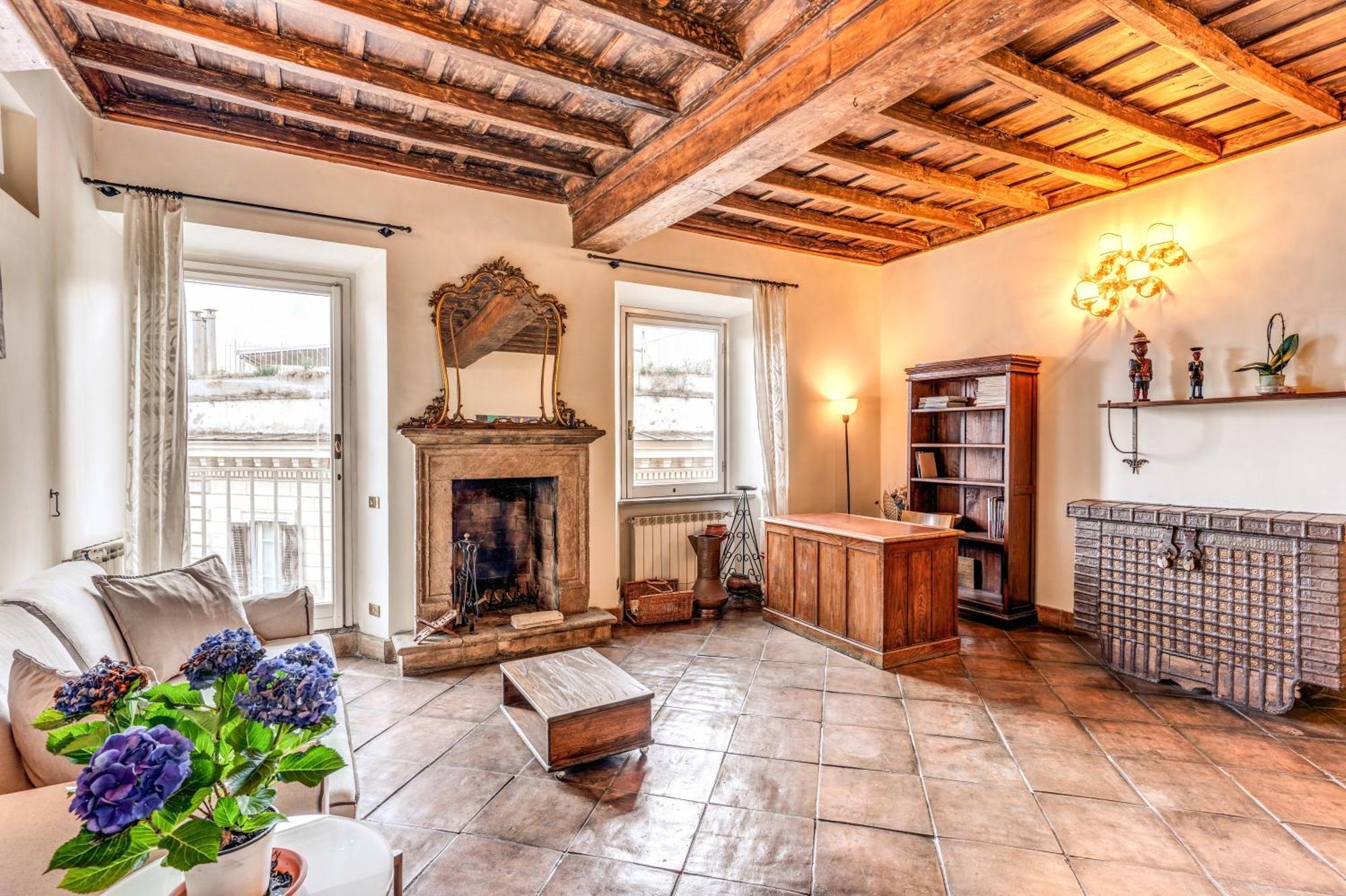 Flat With Lovely Views Near Piazza Navona