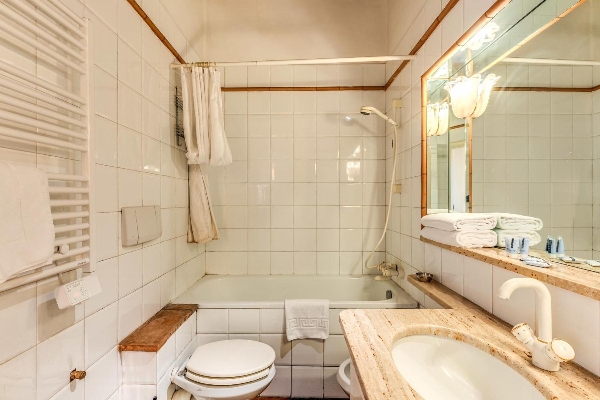 Apartment Flat With Lovely Views Near Piazza Navona Rome