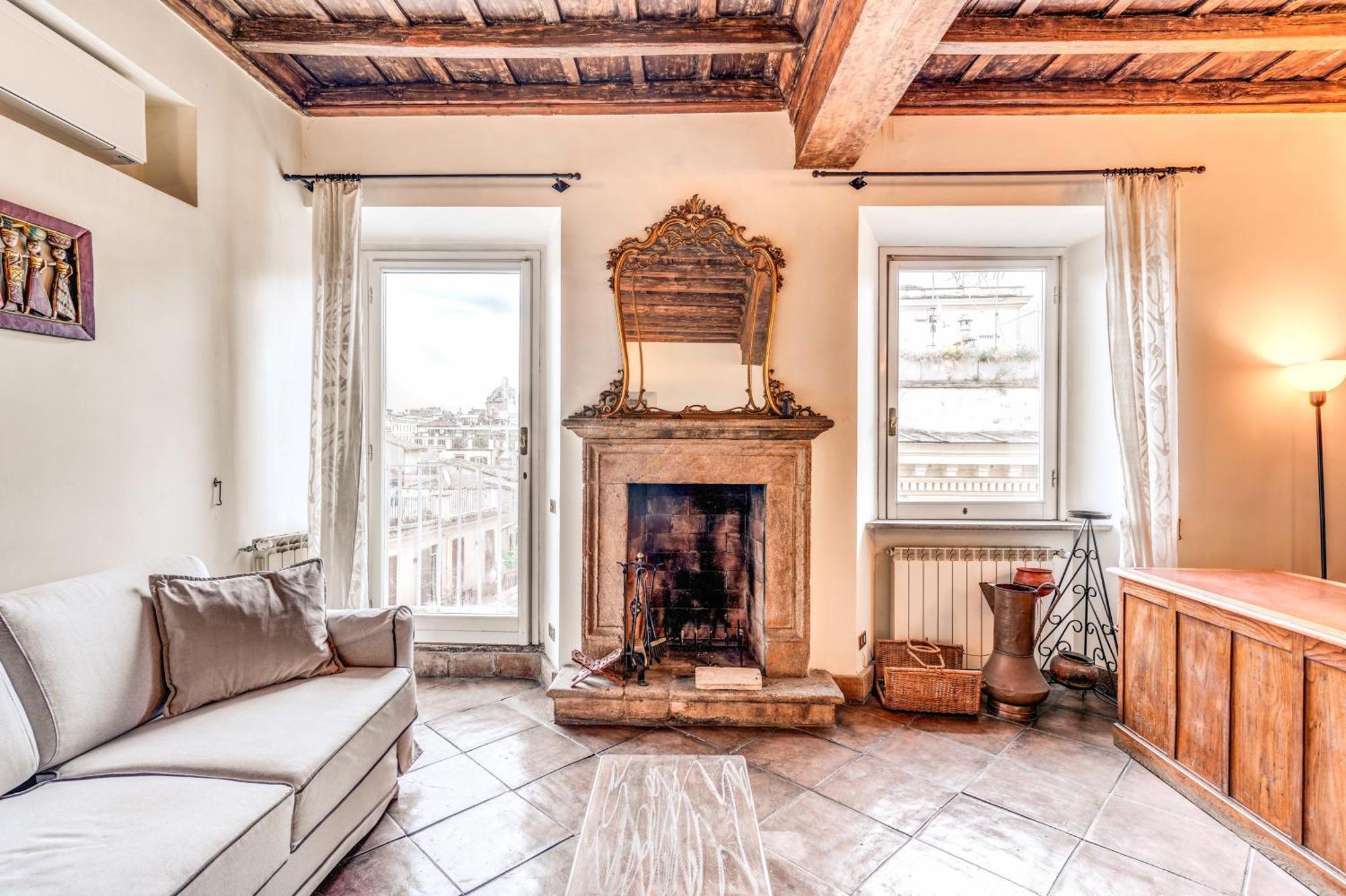 Flat With Lovely Views Near Piazza Navona