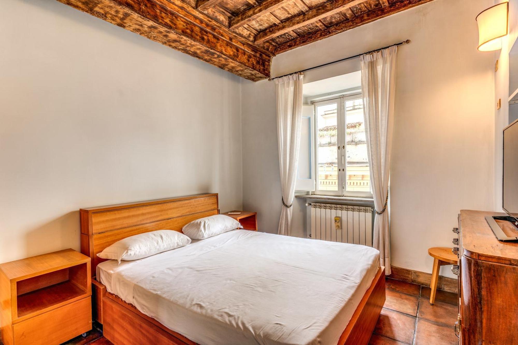 Flat With Lovely Views Near Piazza Navona Rome