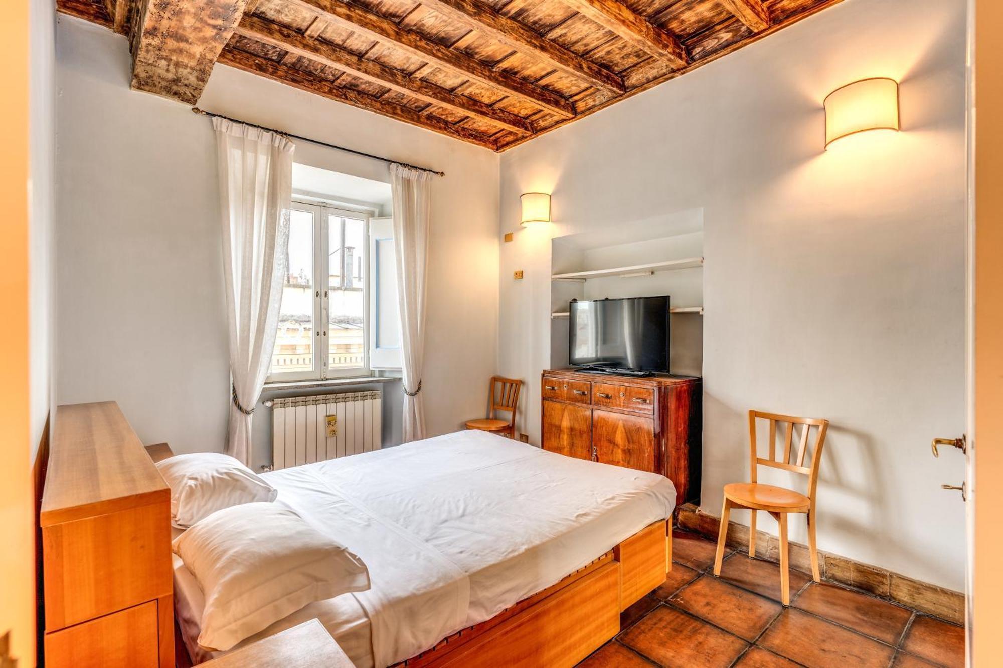 Flat With Lovely Views Near Piazza Navona Apartment