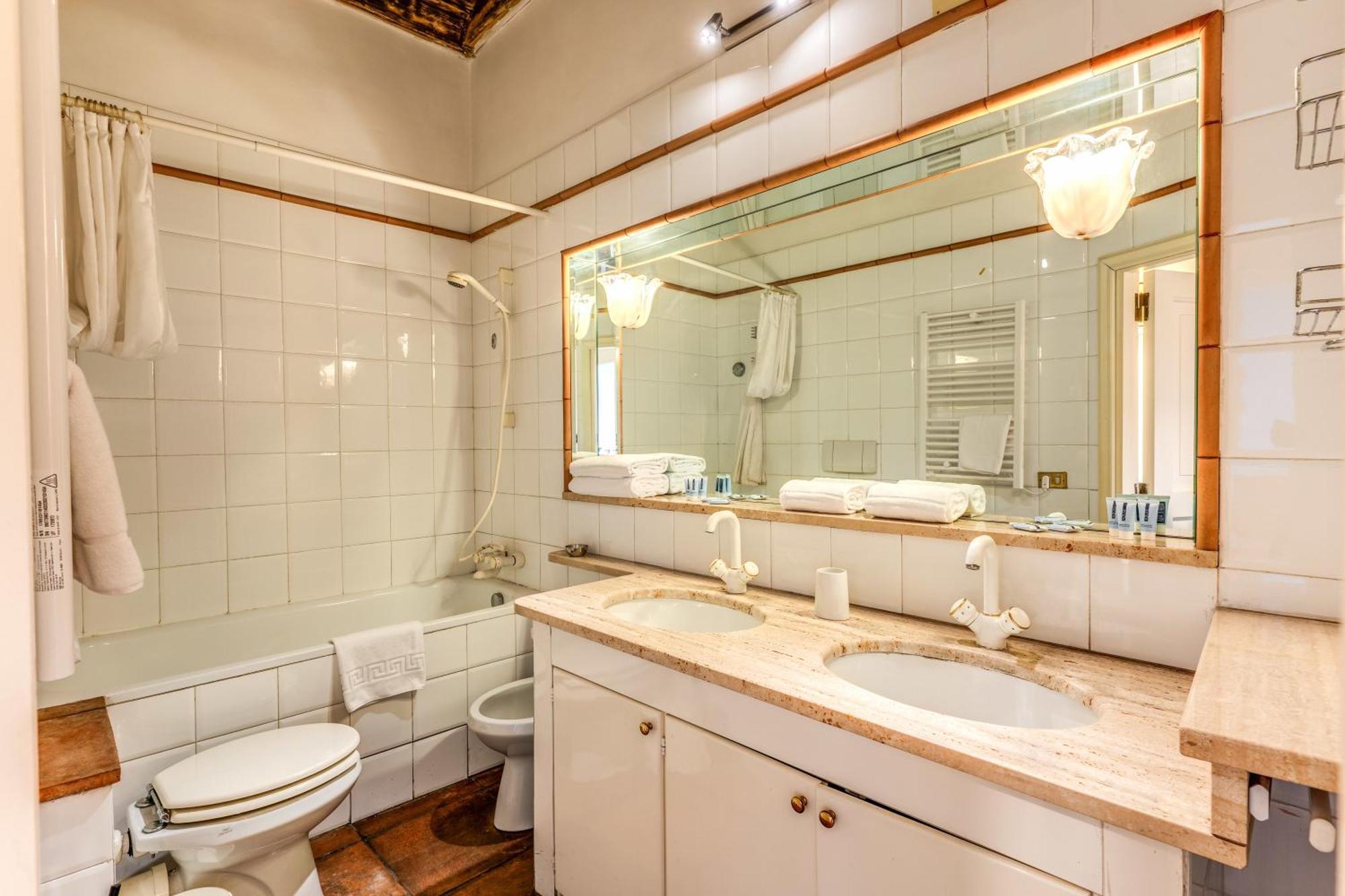 Flat With Lovely Views Near Piazza Navona Apartment *