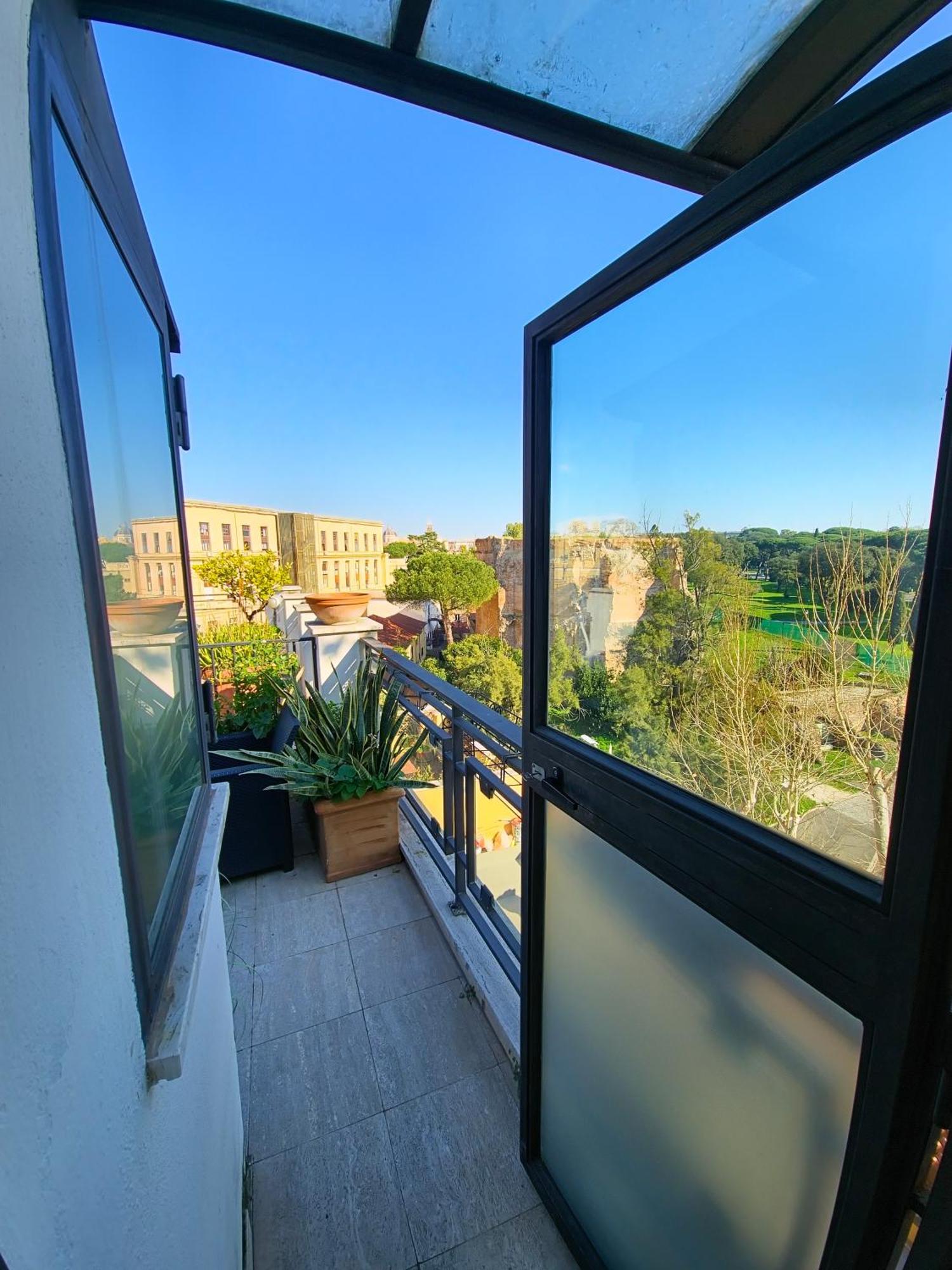Colosseum Panorama Penthouse With Terrace By Hostand Rome