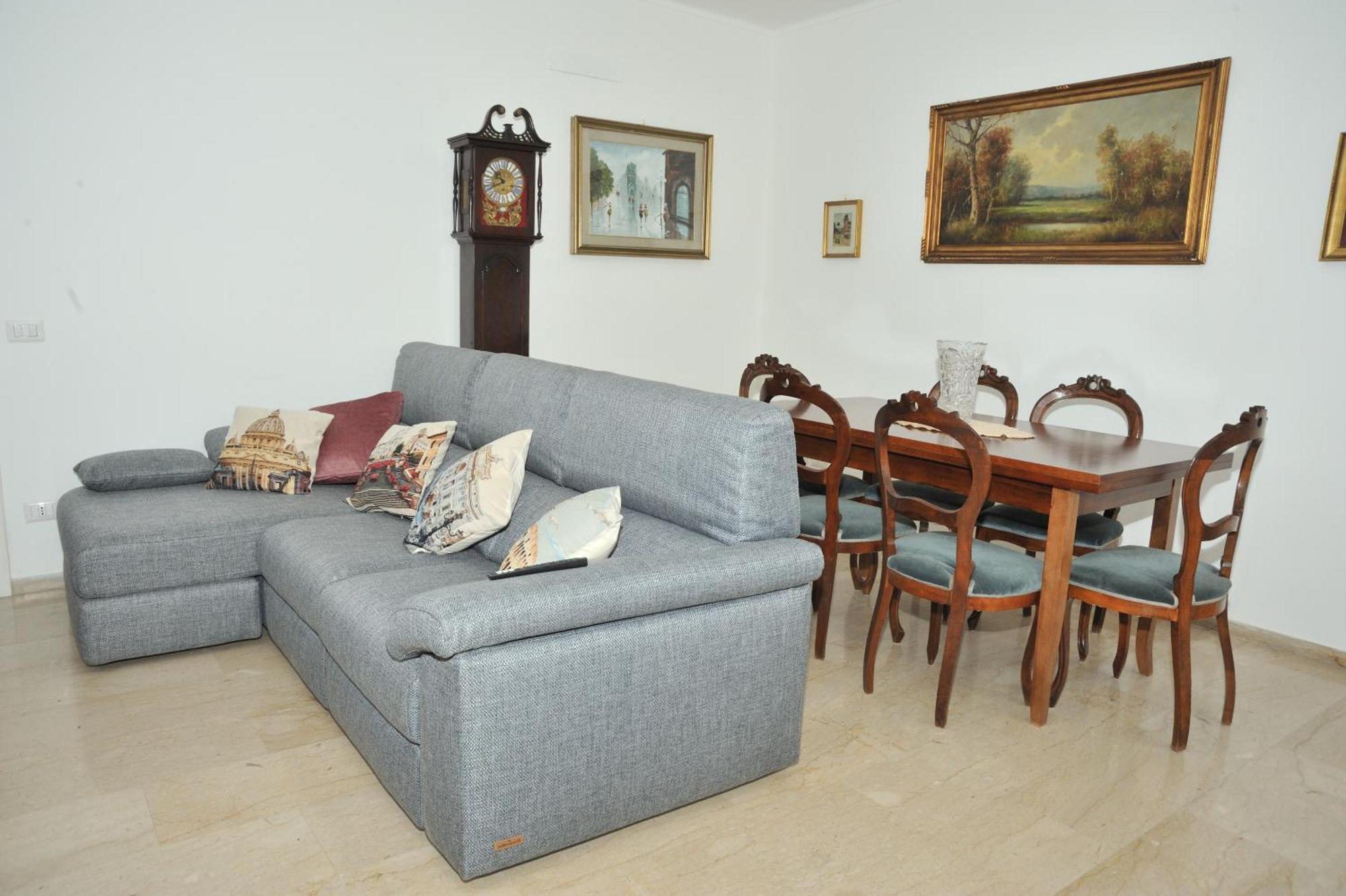 Francis House Apartment