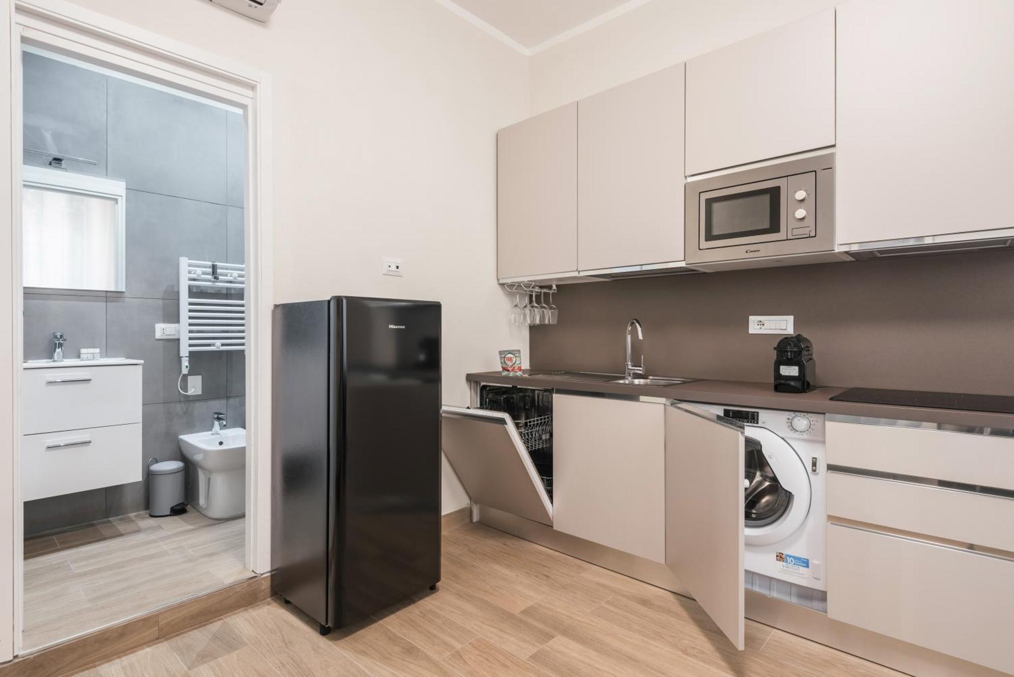 Apartment Fino A 17 Persone In Centro A 17 Minuti A Piedi Da Piazza Di Spagna