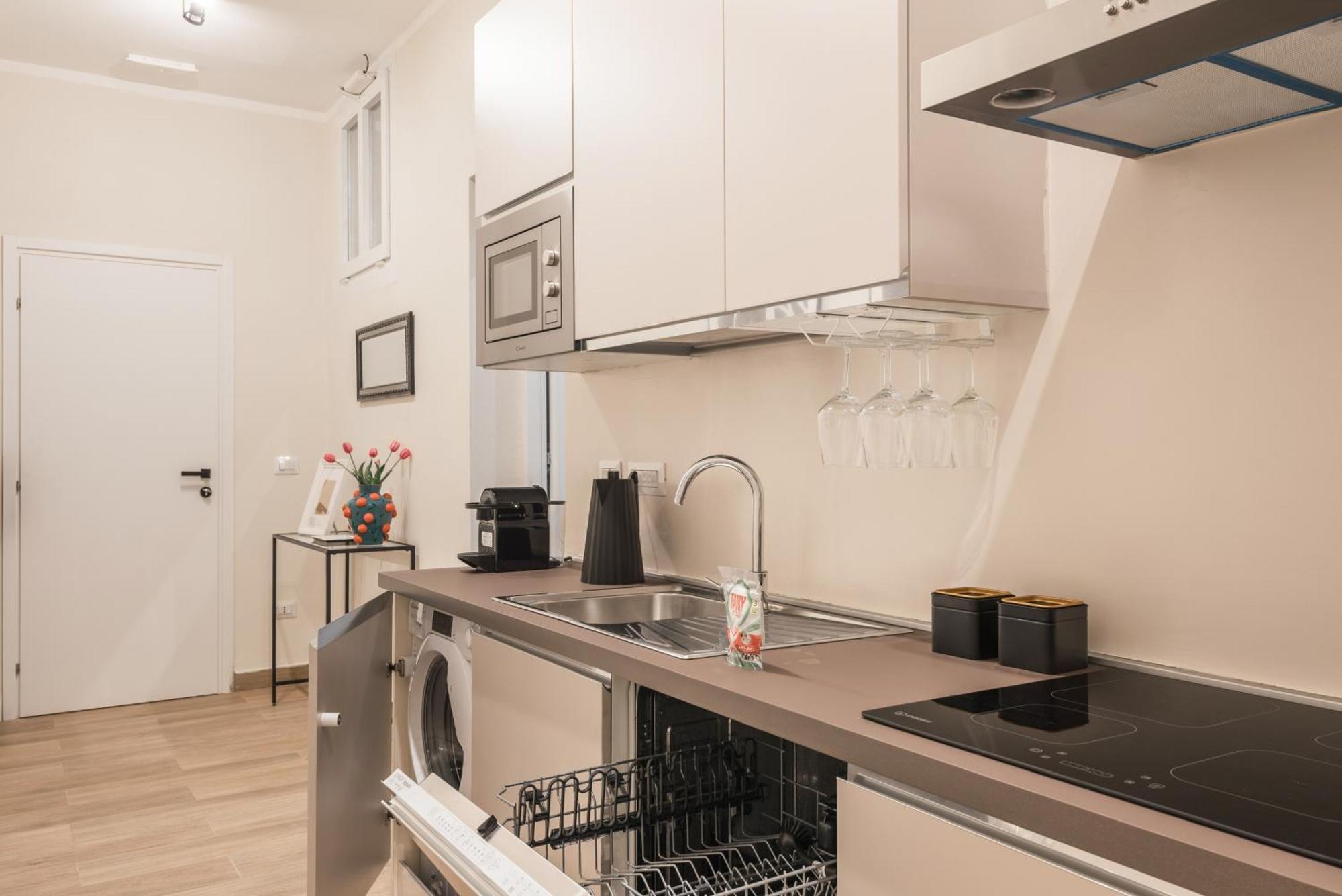 Apartment Fino A 17 Persone In Centro A 17 Minuti A Piedi Da Piazza Di Spagna Rome