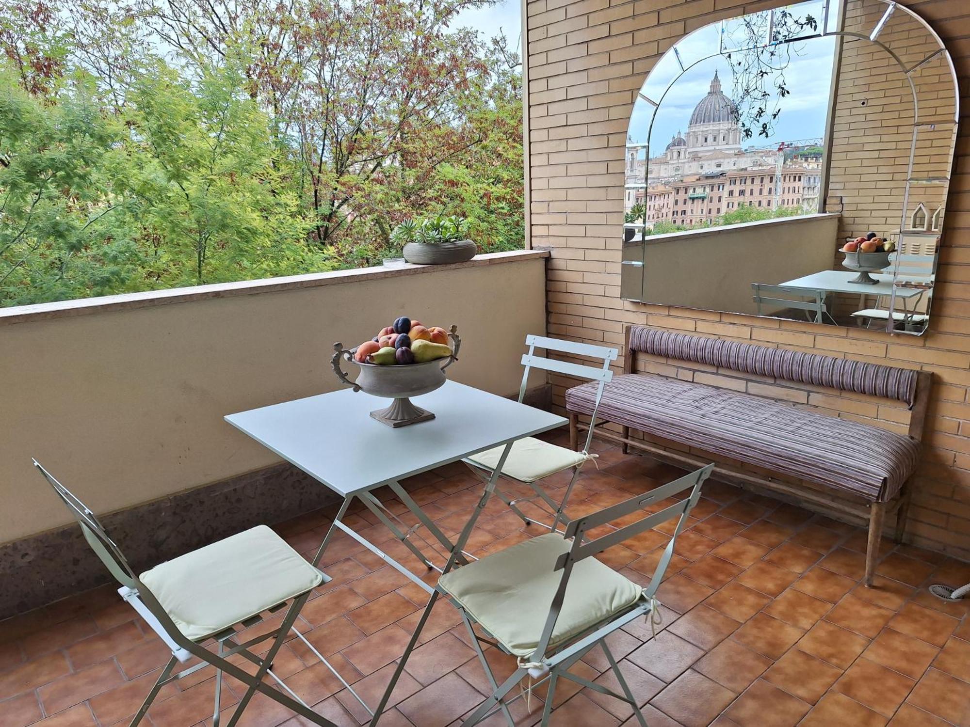 Delmirani's Book - Vatican View Apartment *