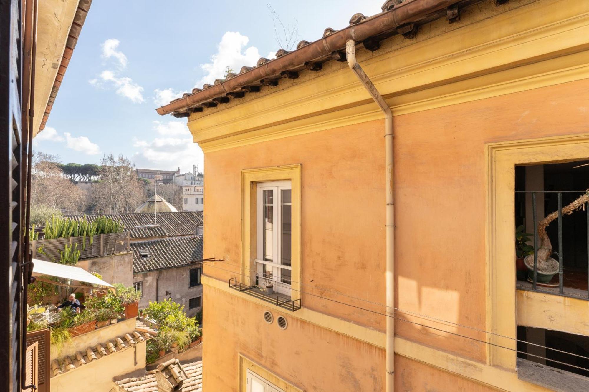 Atmosphera Trastevere, Glamour In The Center