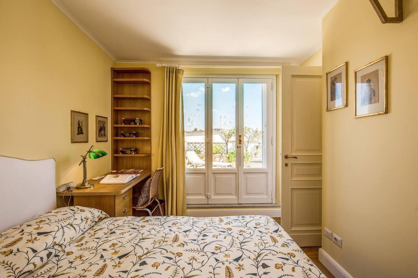 Attic With Terrace Overlooking St Peters Basilica Apartment