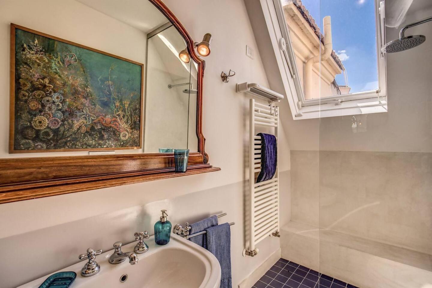 Attic With Terrace Overlooking St Peters Basilica Apartment *