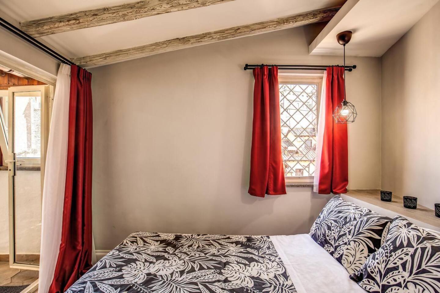 Attic With Terrace By Trevi Fountain Appartamento